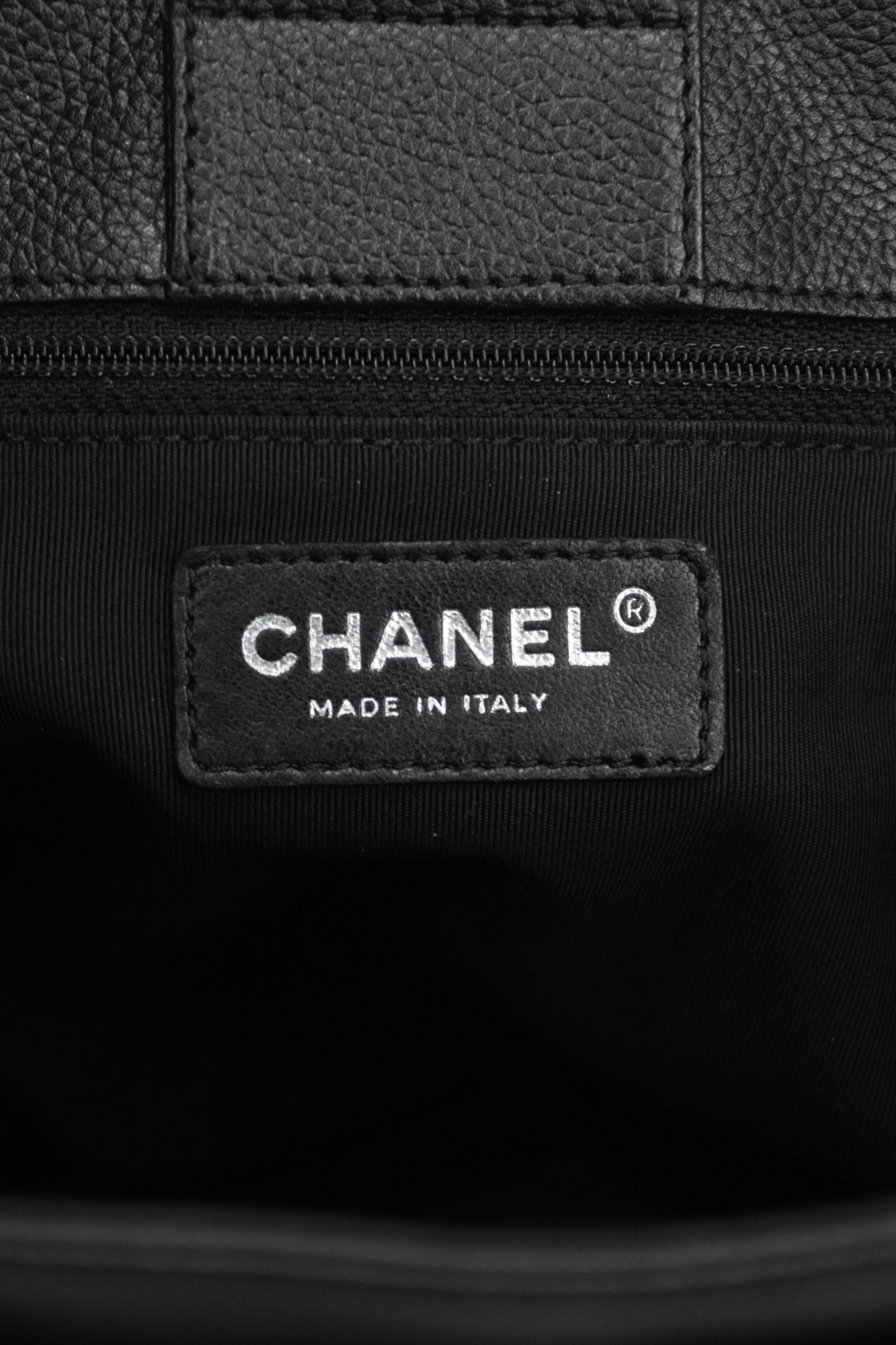 Black Caviar Medium Executive Cerf Tote