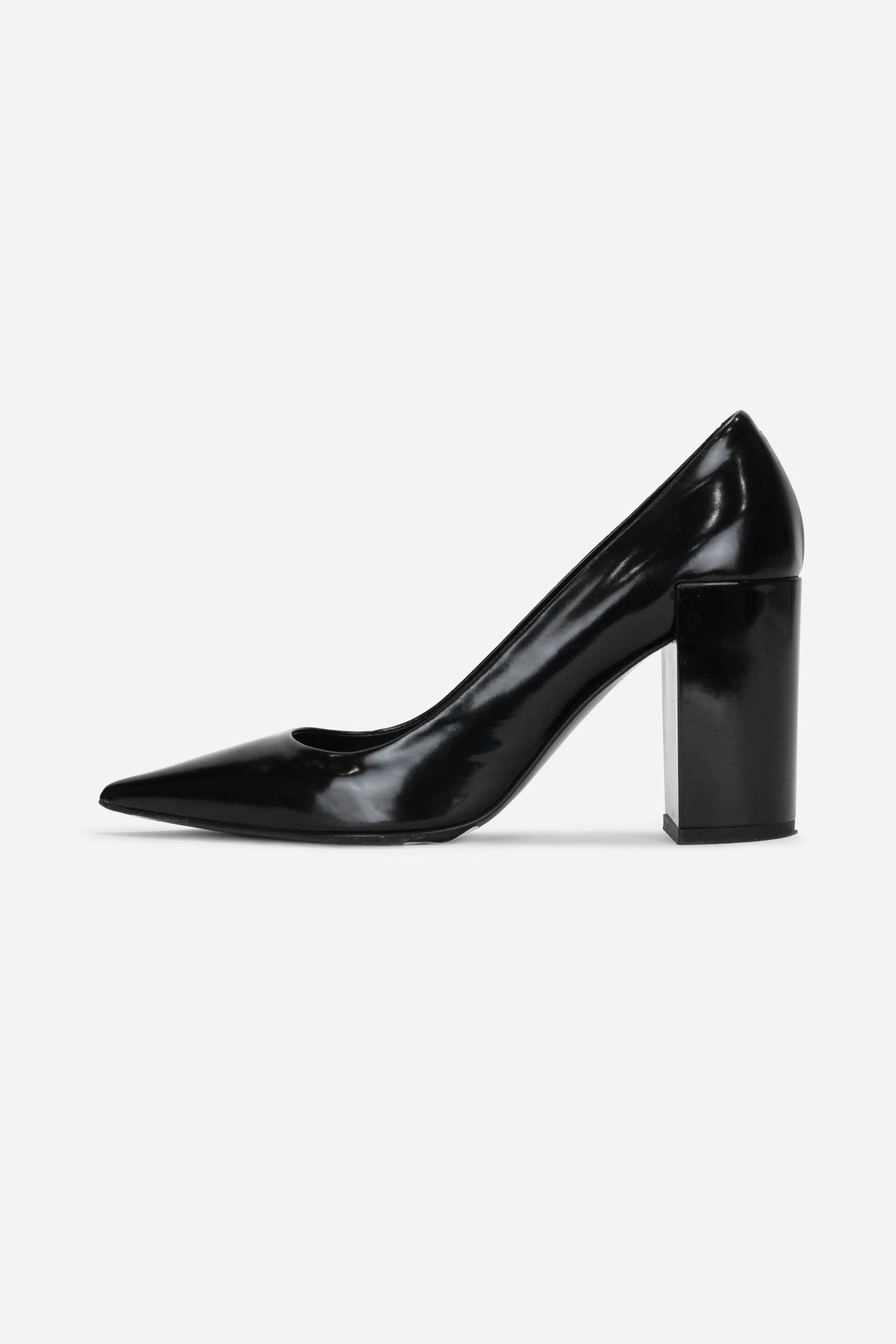 Black leather 2024 pointed toe pumps