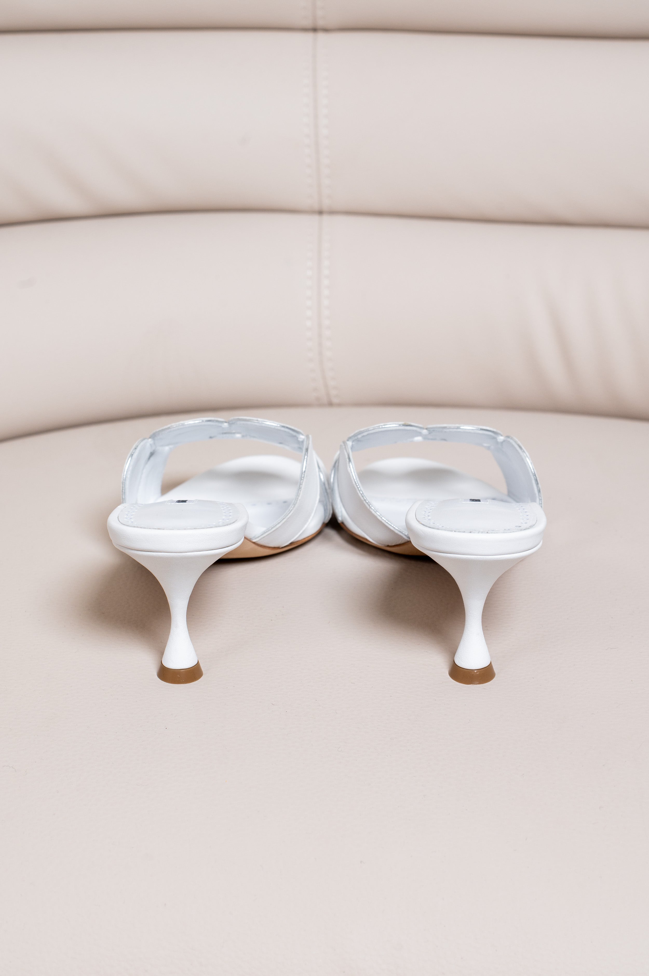 White Haribalmu Leather Mules