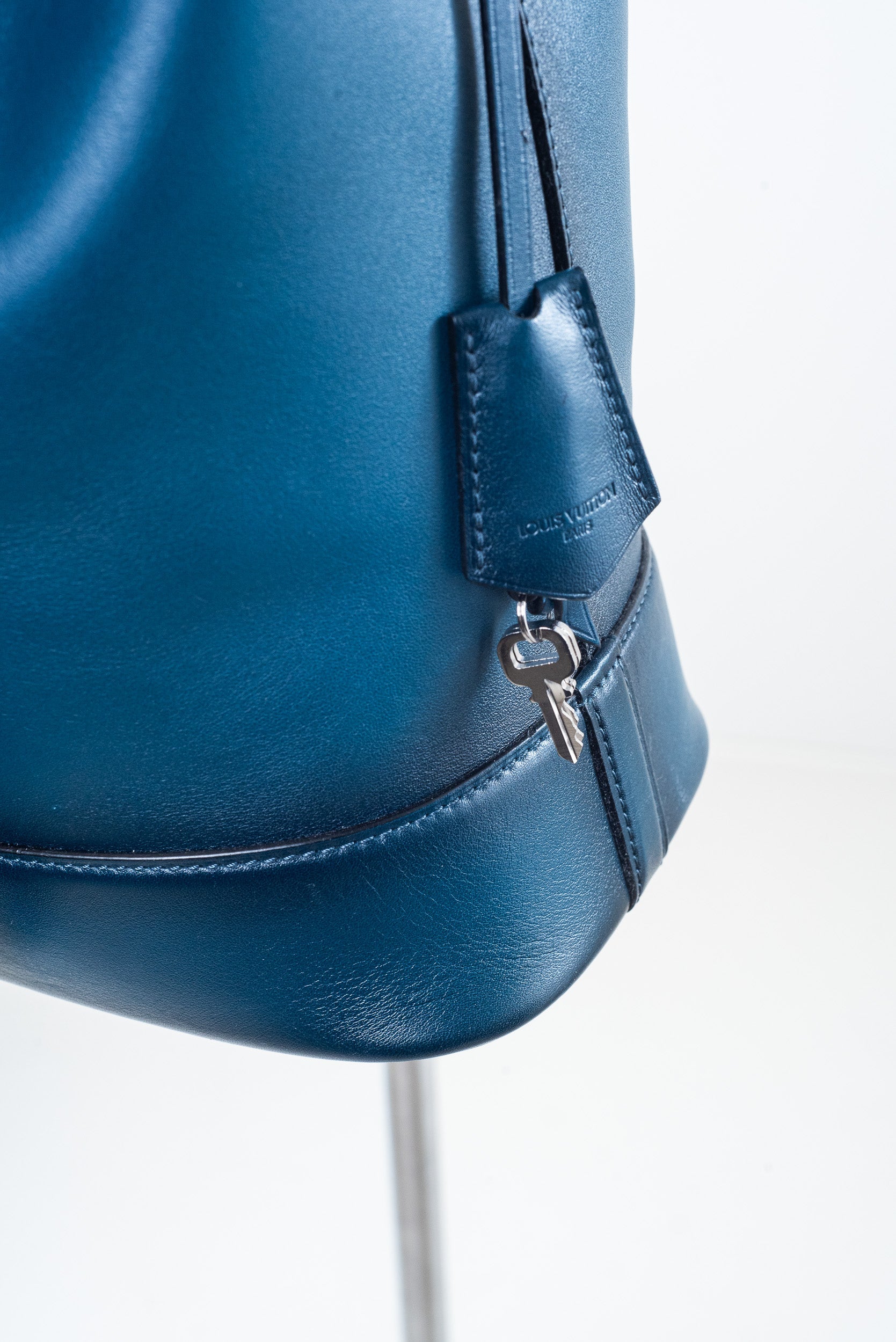 Blue Cuir Nuance Bucket Bag
