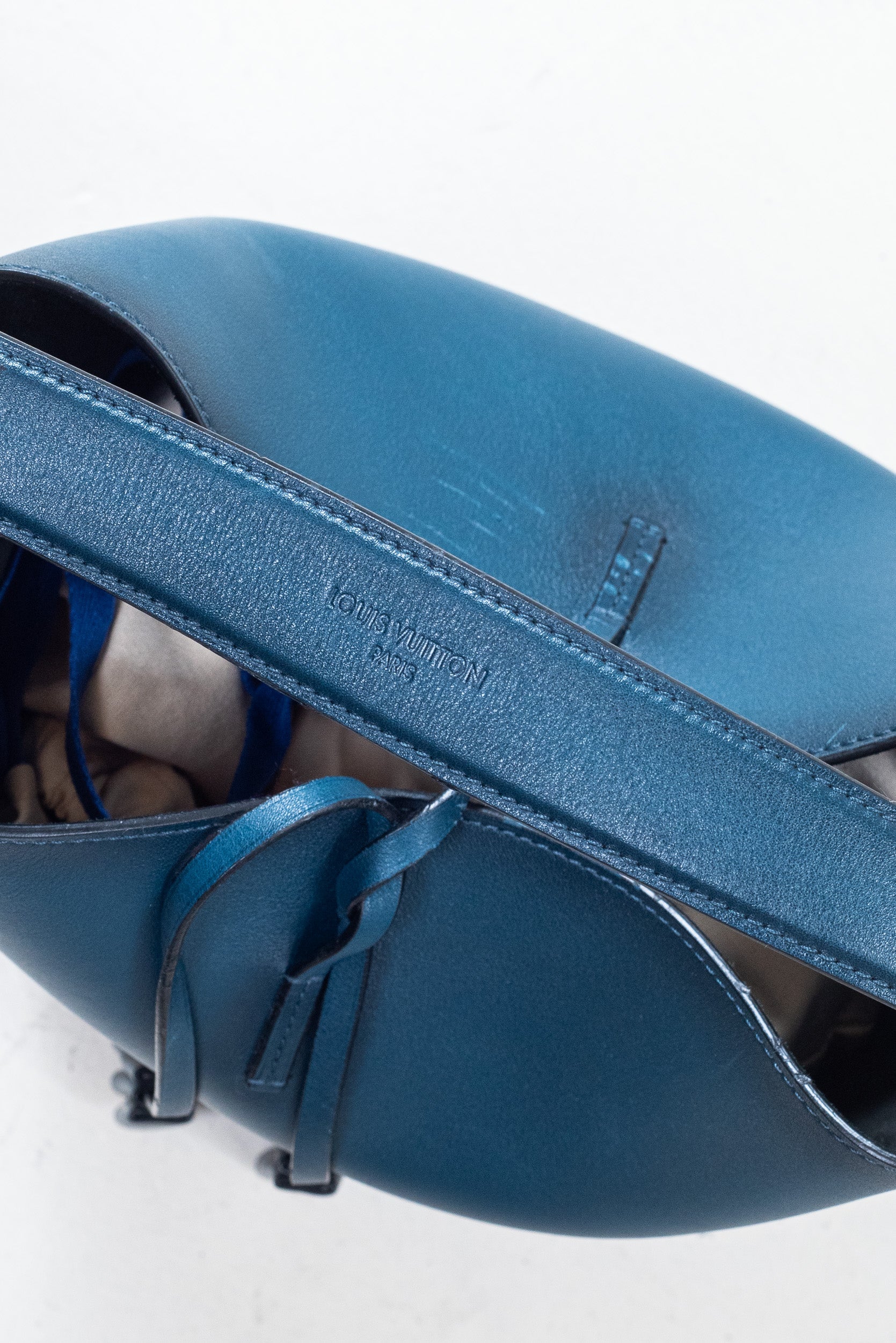 Blue Cuir Nuance Bucket Bag