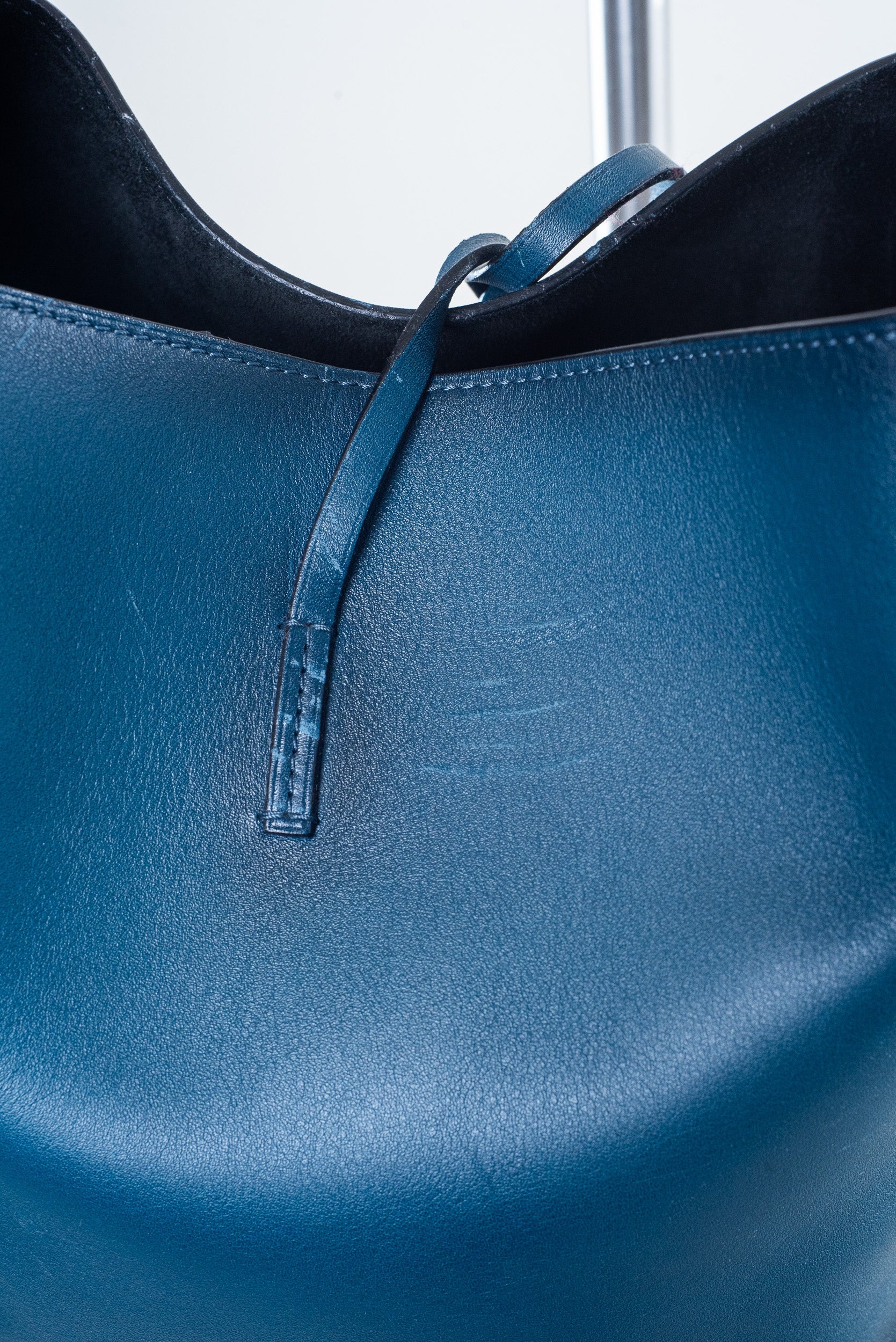 Blue Cuir Nuance Bucket Bag