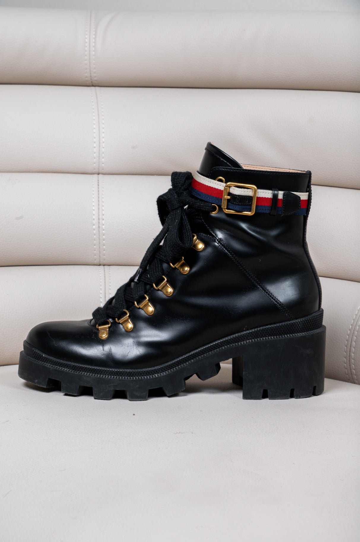 Black Lace Up Lug Sole Ankle Boot chdup