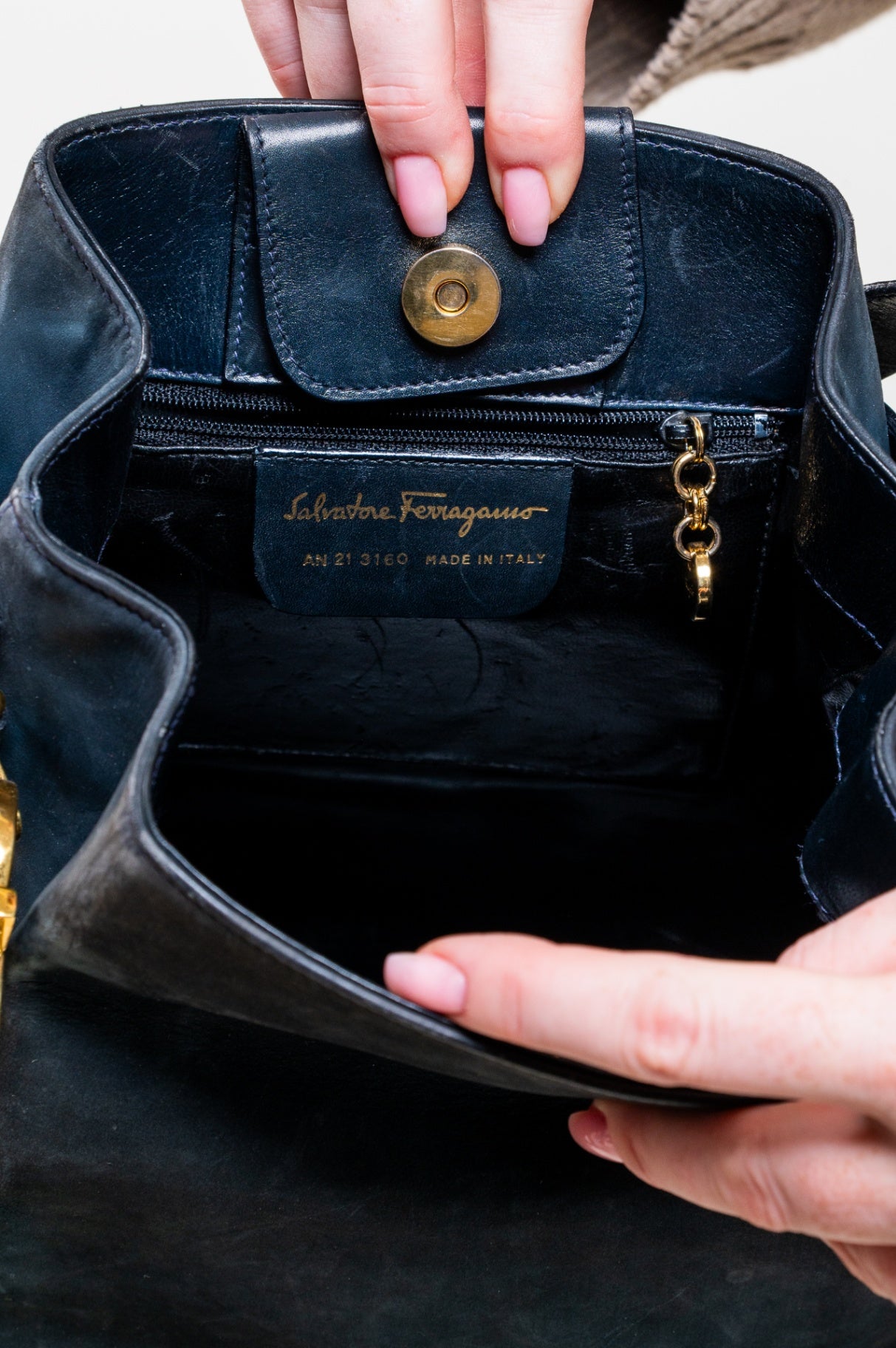 Vintage Navy Leather Gancino 
Shoulder bag
