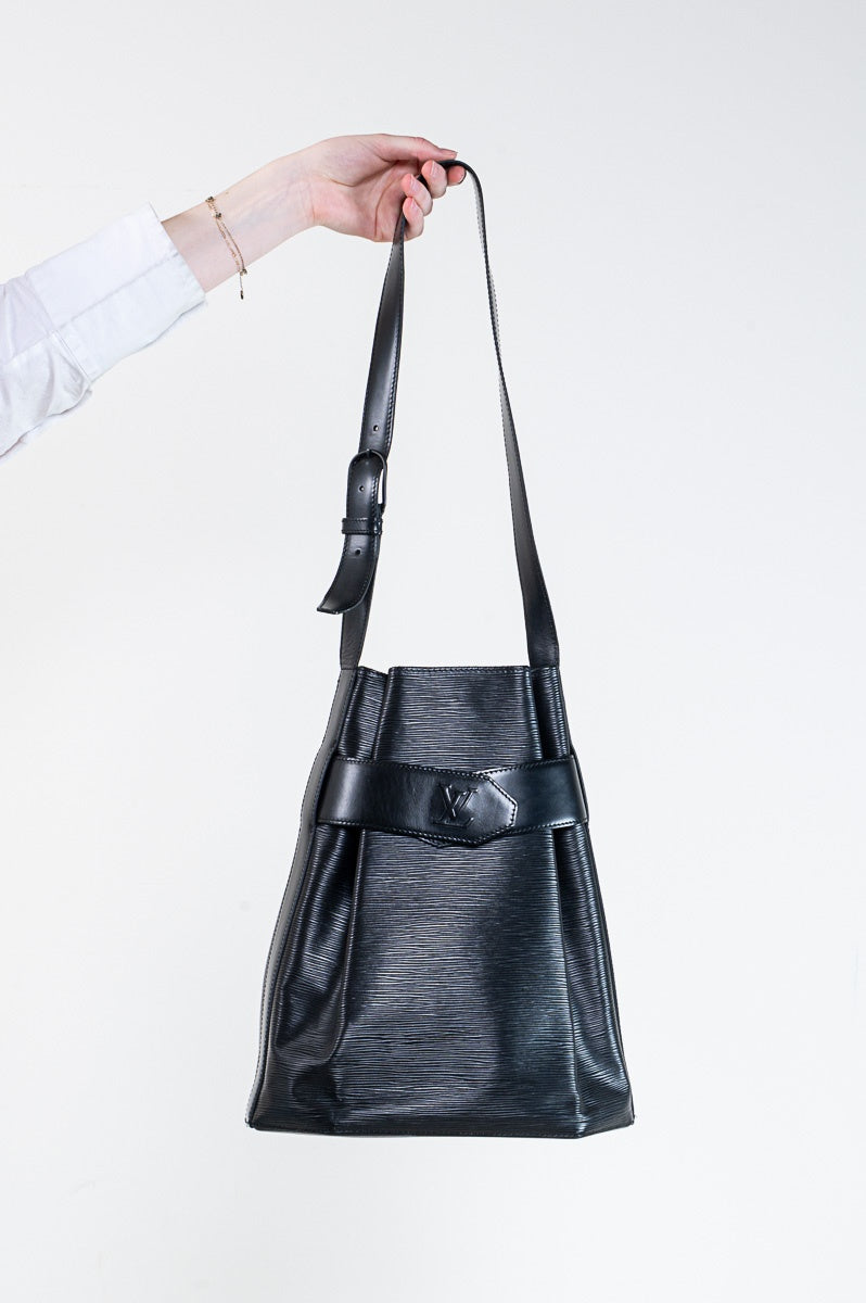 Black Epi Sac D'epaule GM Bucket Bag