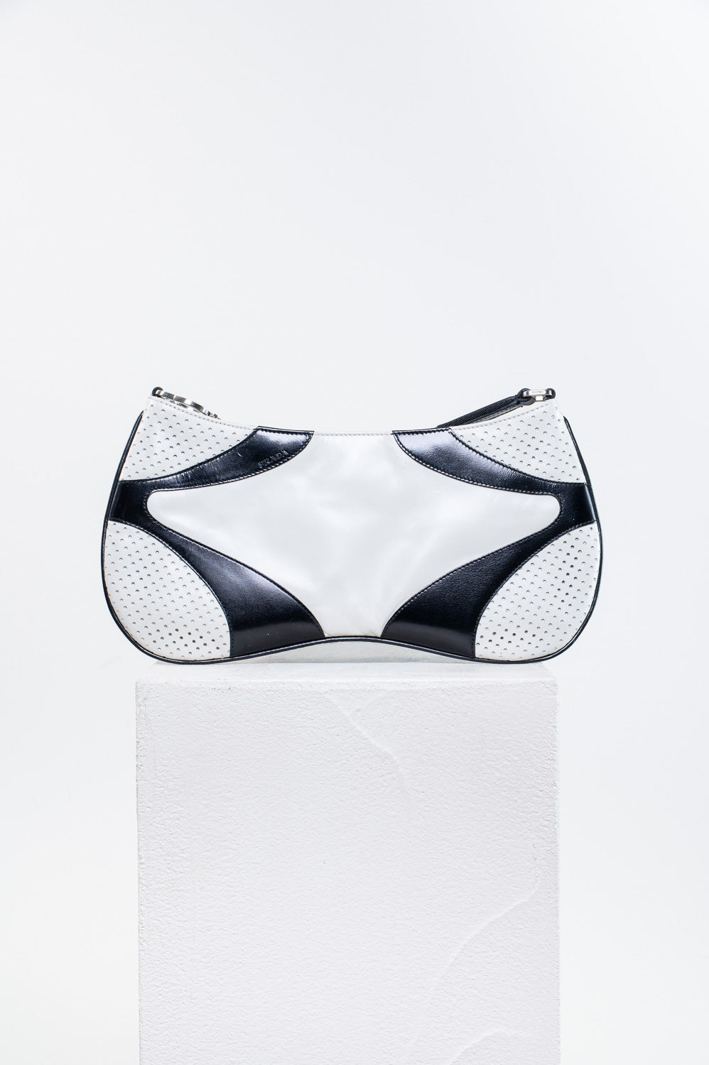 Vintage 2000 Ivory/Black Vitello Drive Shoulder Bag