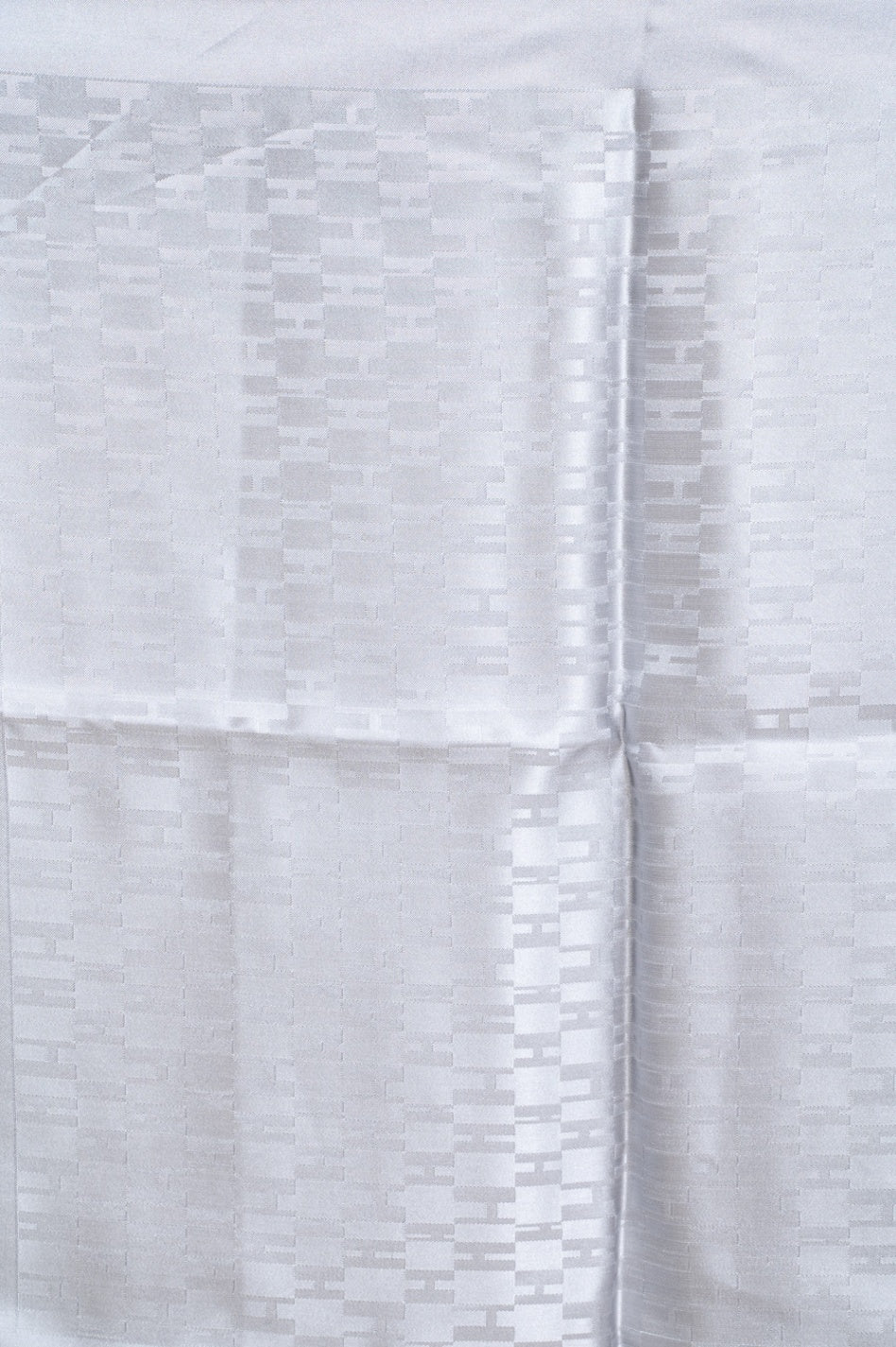 Pearl Grey Façonnée Grand H Silk Pocket Square