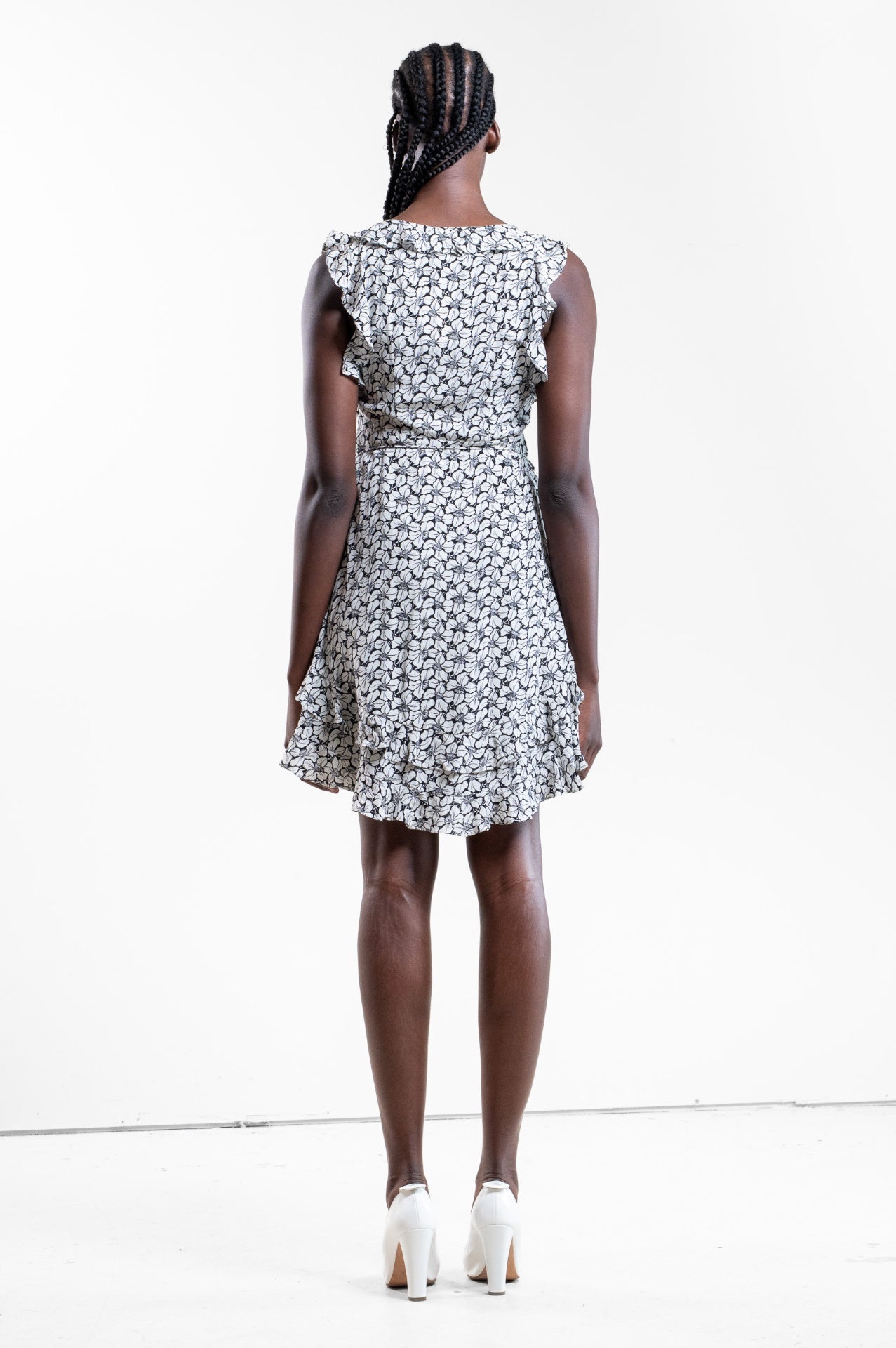 Black and White Floral Printed Ruffle V-Neck Mini Dress