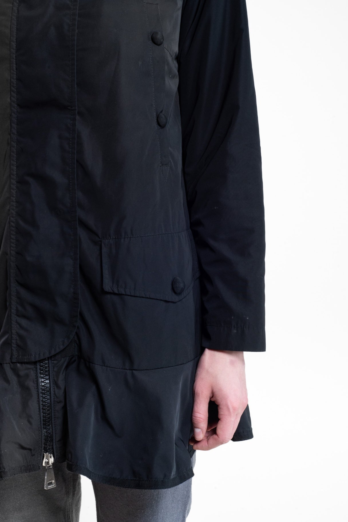 Black Ruffle Bottom Wind Jacket