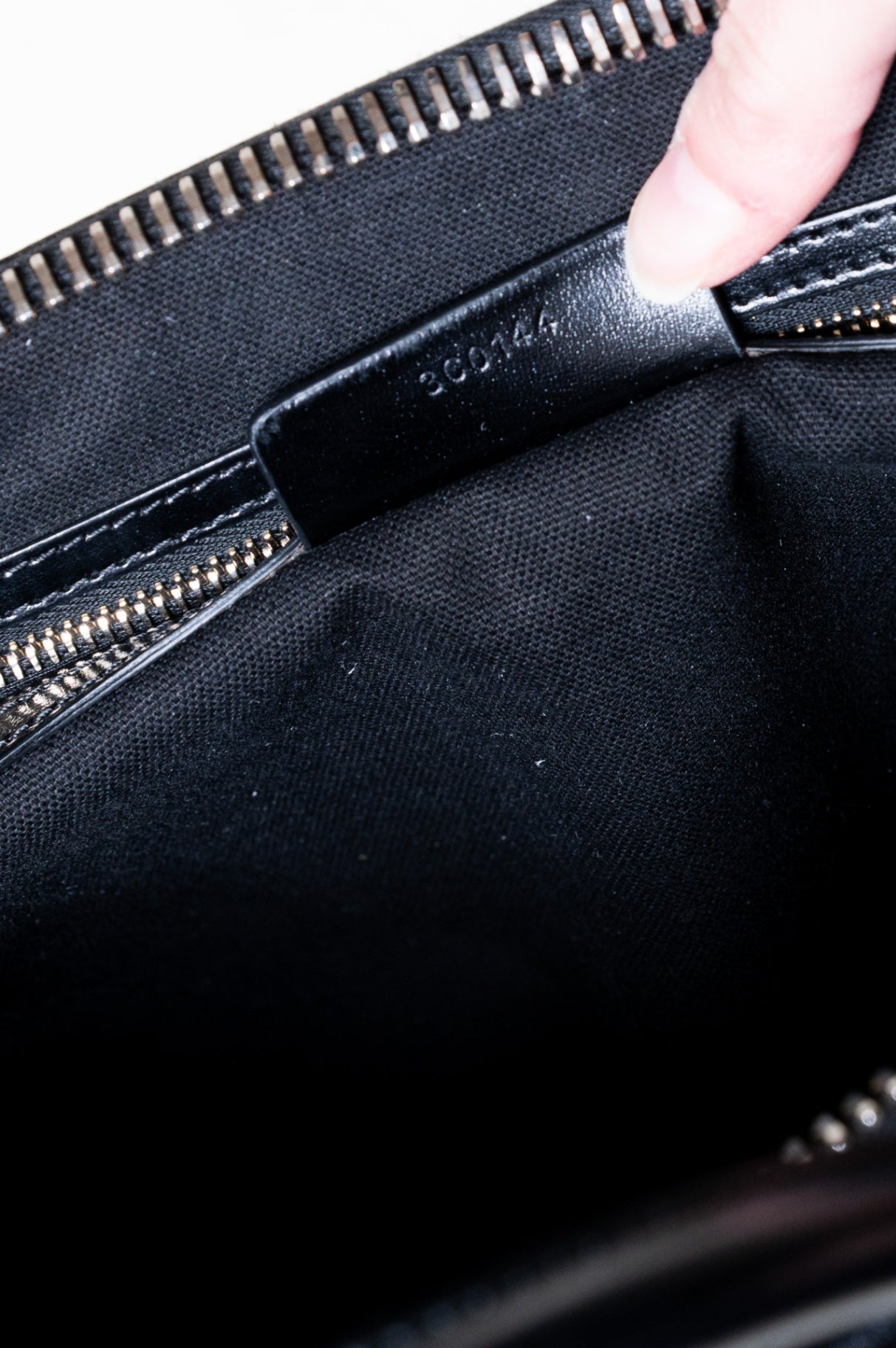 Black Medium Antigona Top Handle Bag
