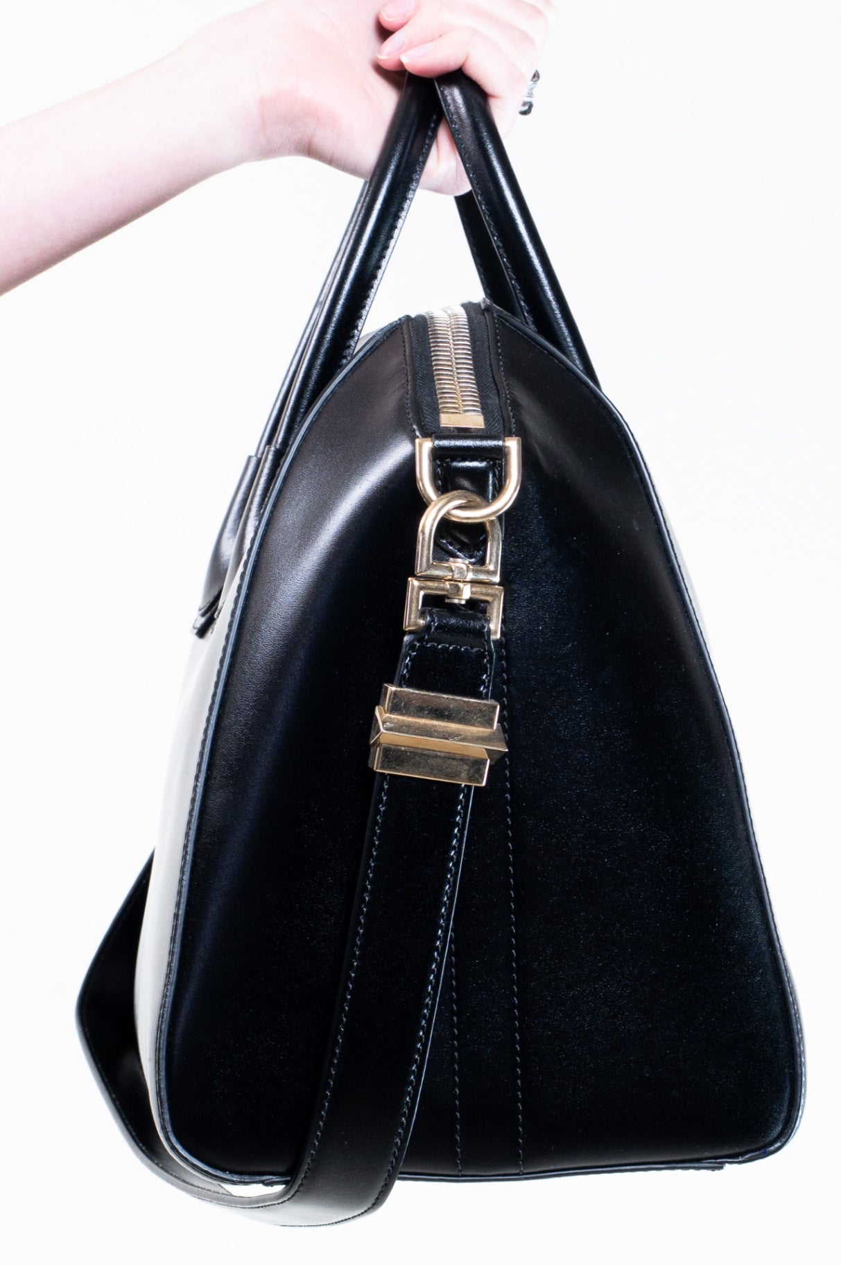 Black Medium Antigona Top Handle Bag