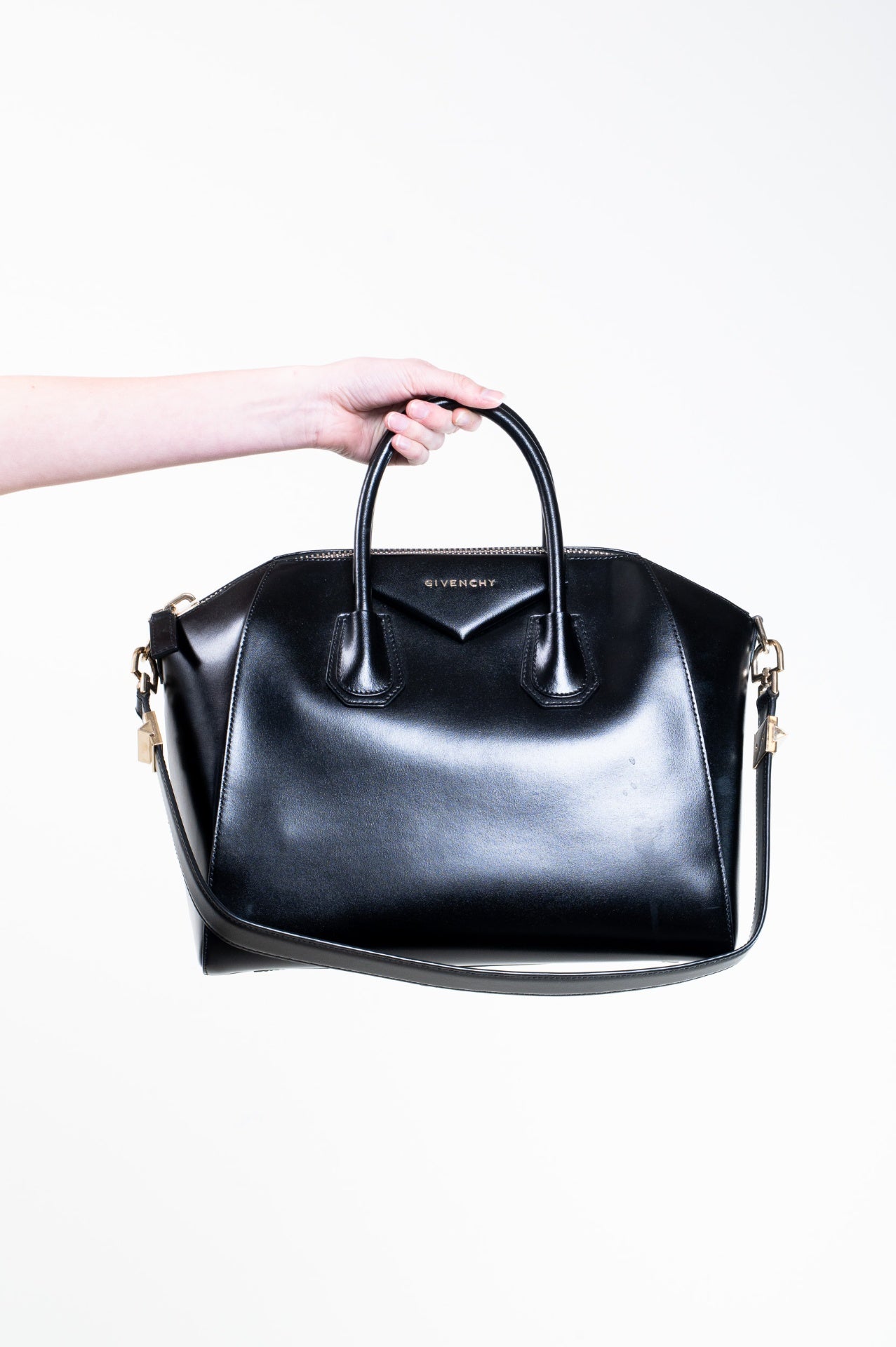 Black Medium Antigona Top Handle Bag