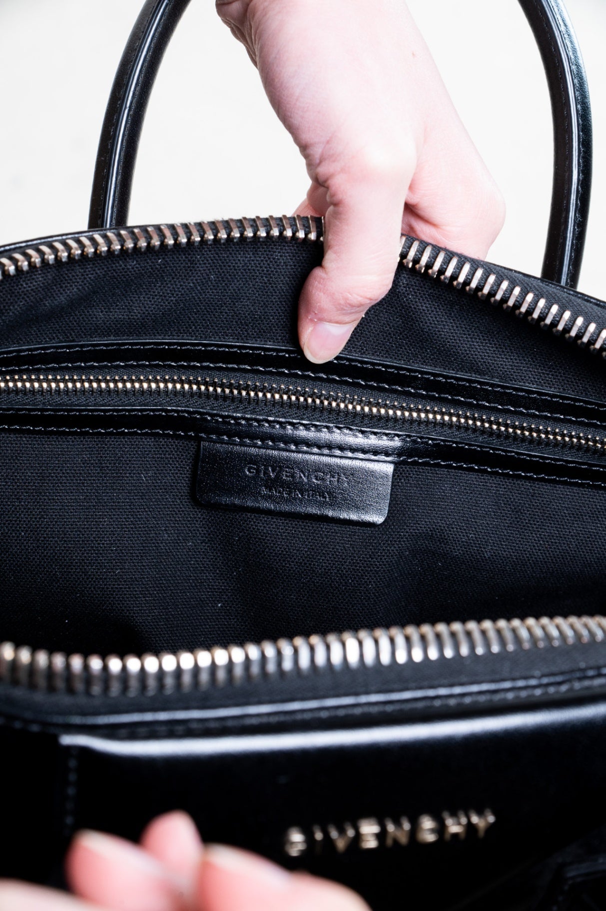 Black Medium Antigona Top Handle Bag