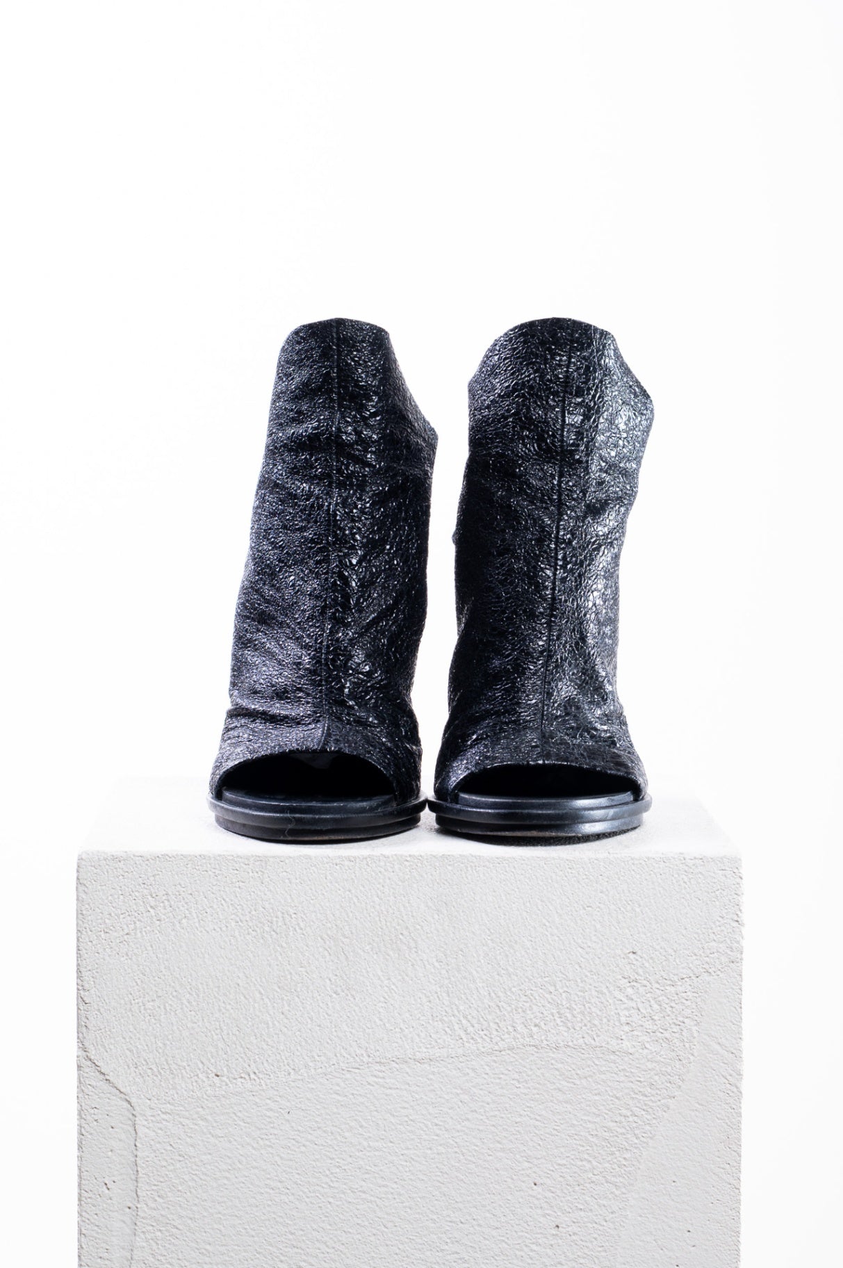 Black Leather Heels with Upper Leather Detail