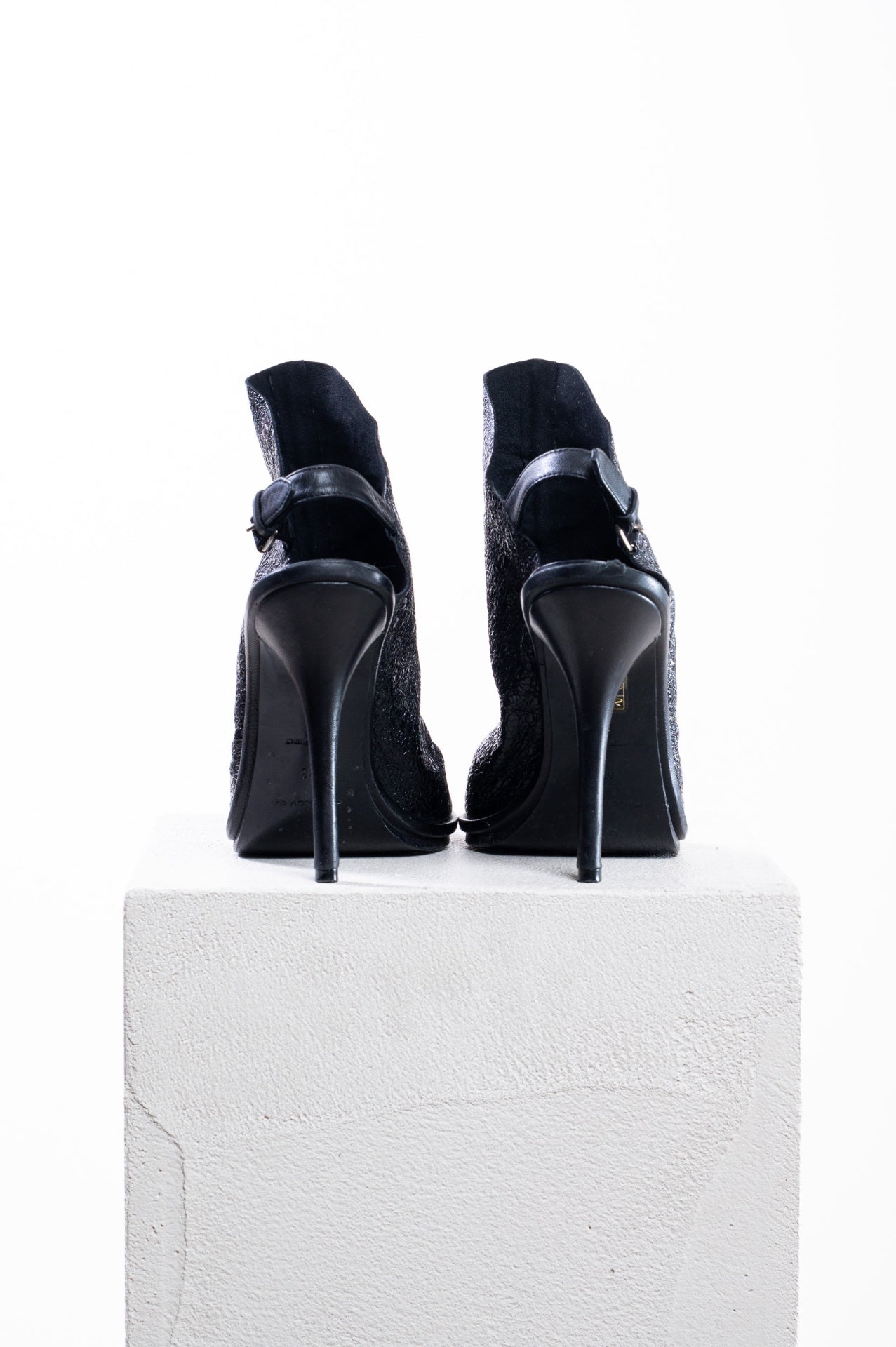 Black Leather Heels with Upper Leather Detail