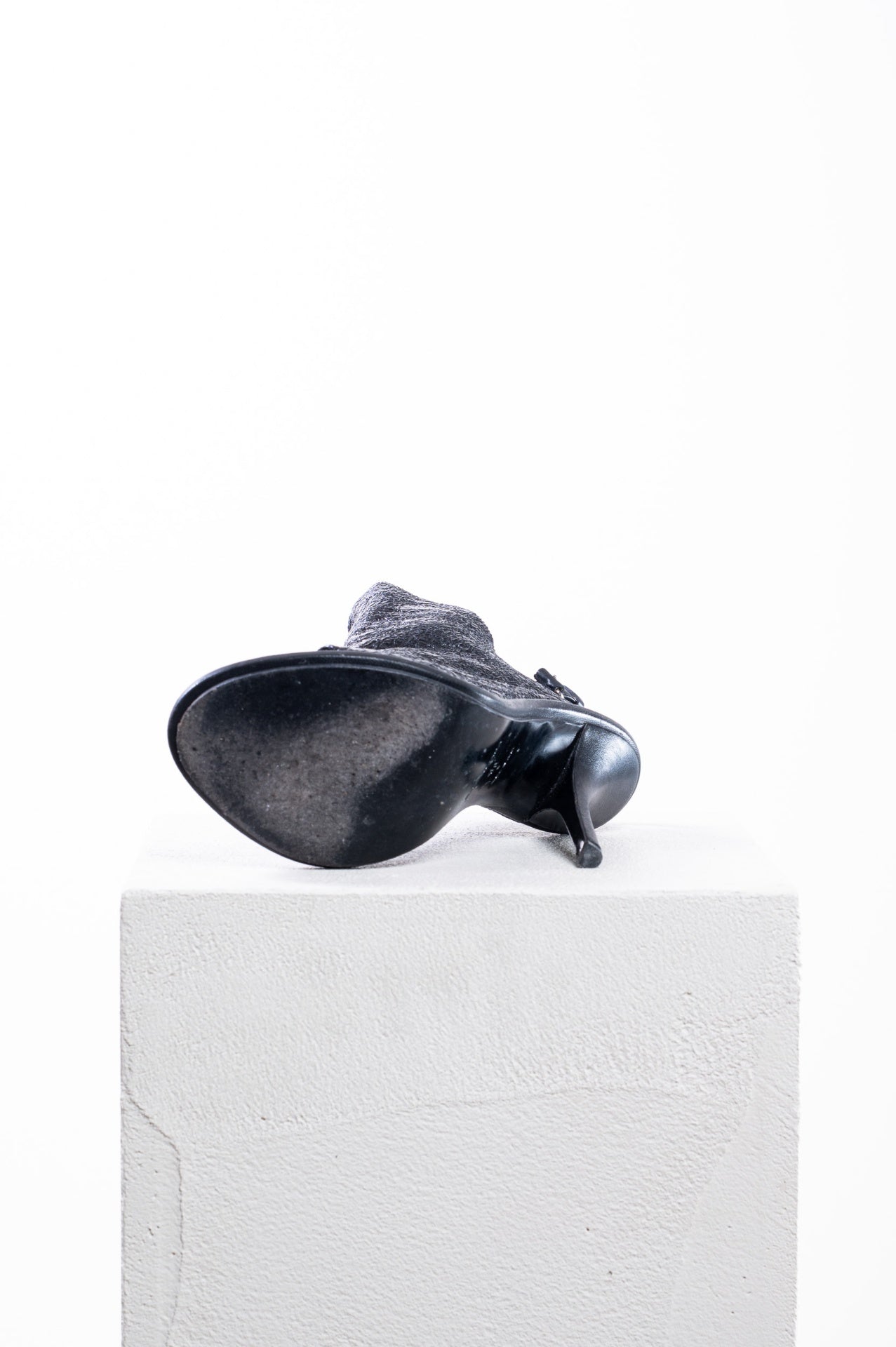 Black Leather Heels with Upper Leather Detail