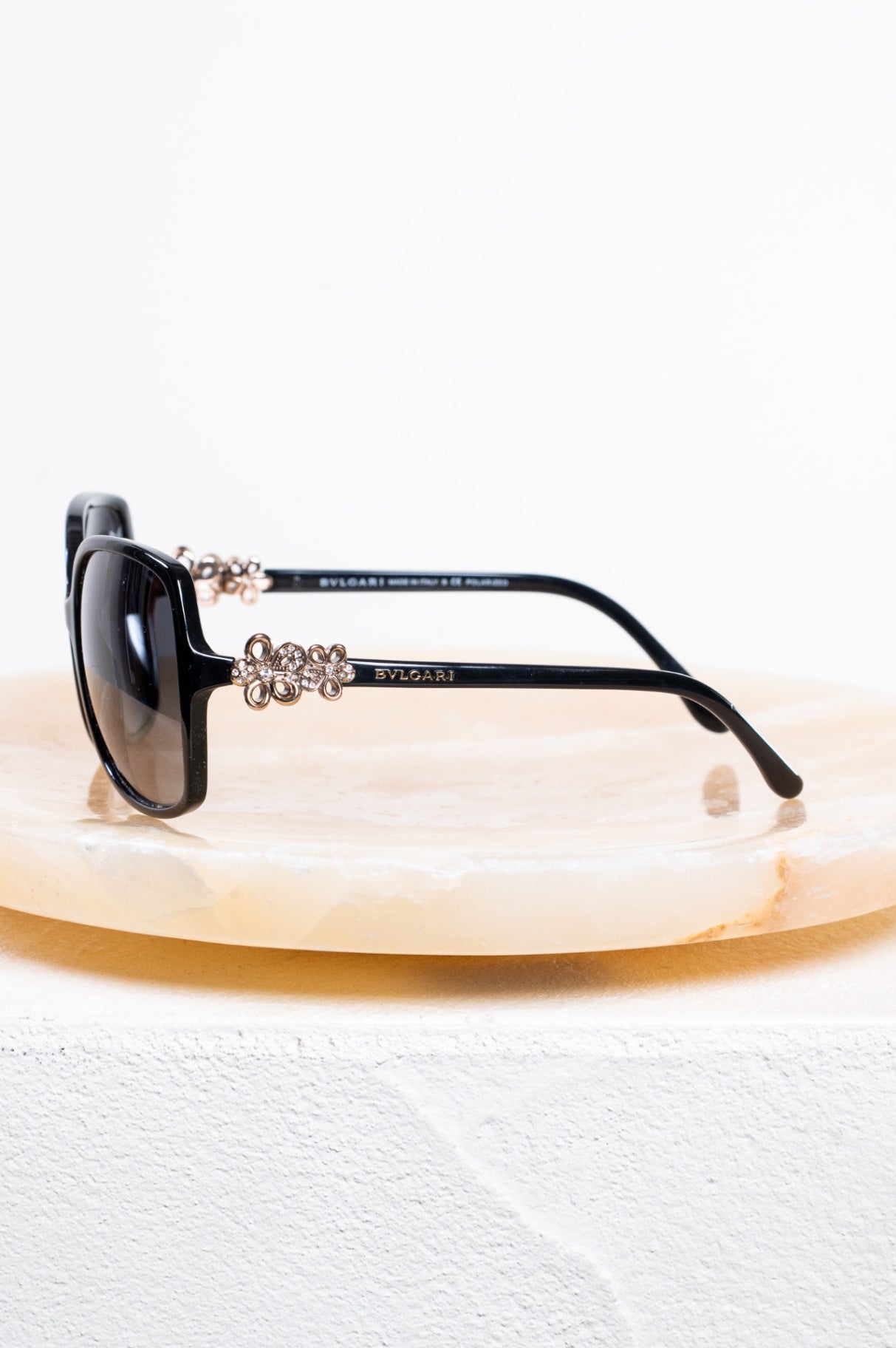 Black BV8120B Oversize Square Sunglasses