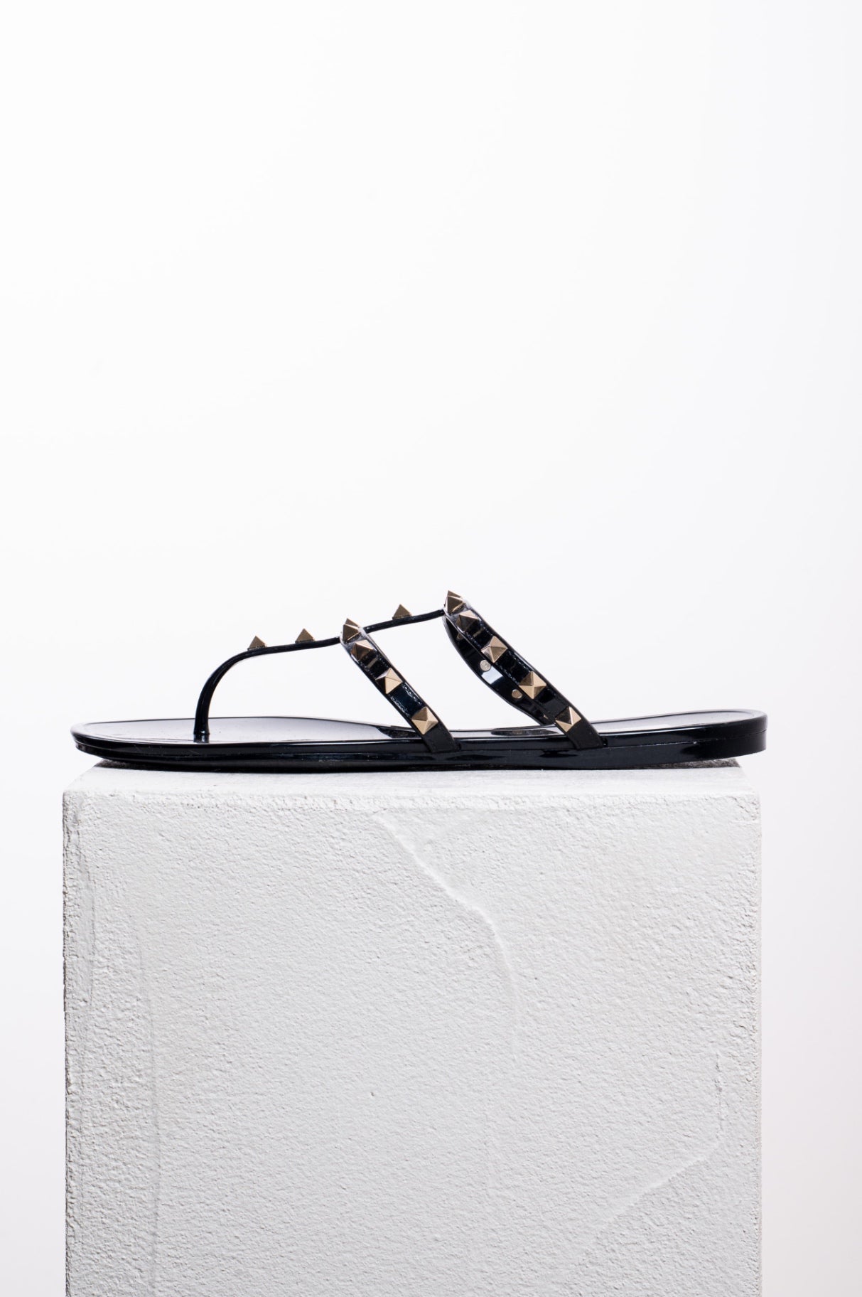 Black Rockstud Rubber Thong Sandal
