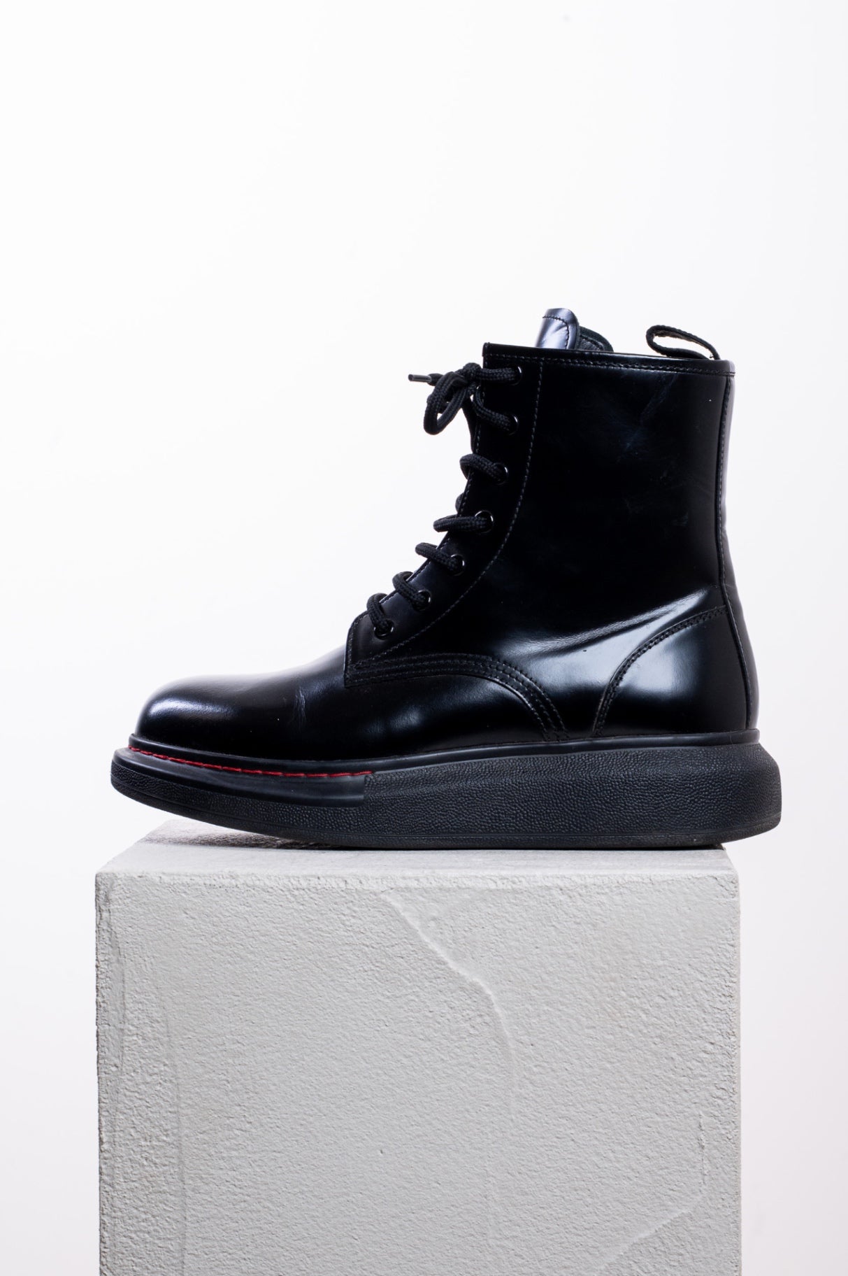 Black Round Toe Tie Up Boot