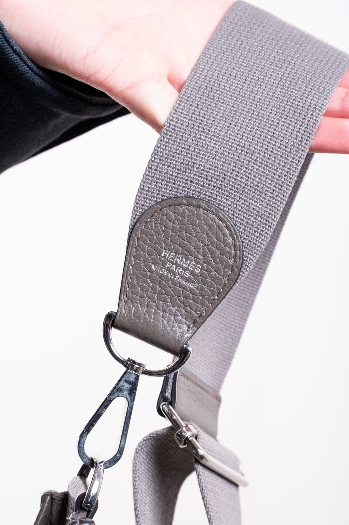 Grey Leather Evelyne III 29 Crossbody Bag