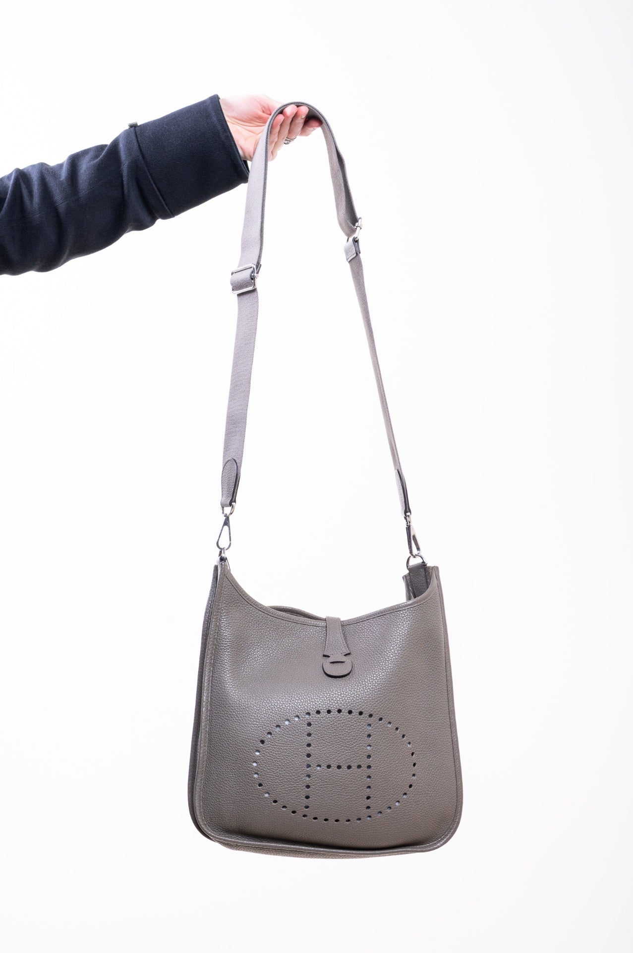 Grey Leather Evelyne III 29 Crossbody Bag