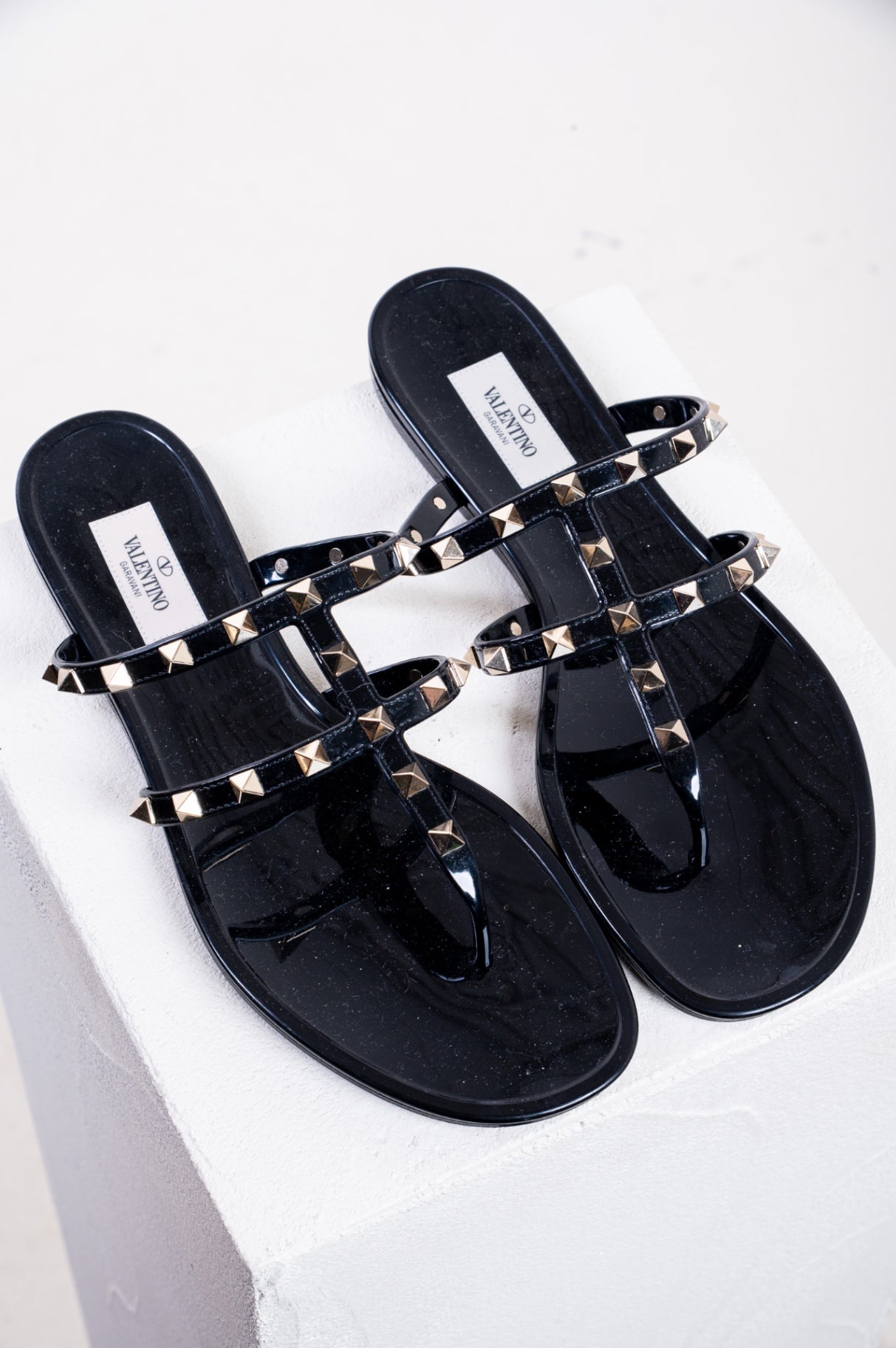 Black Rockstud Rubber Thong Sandal