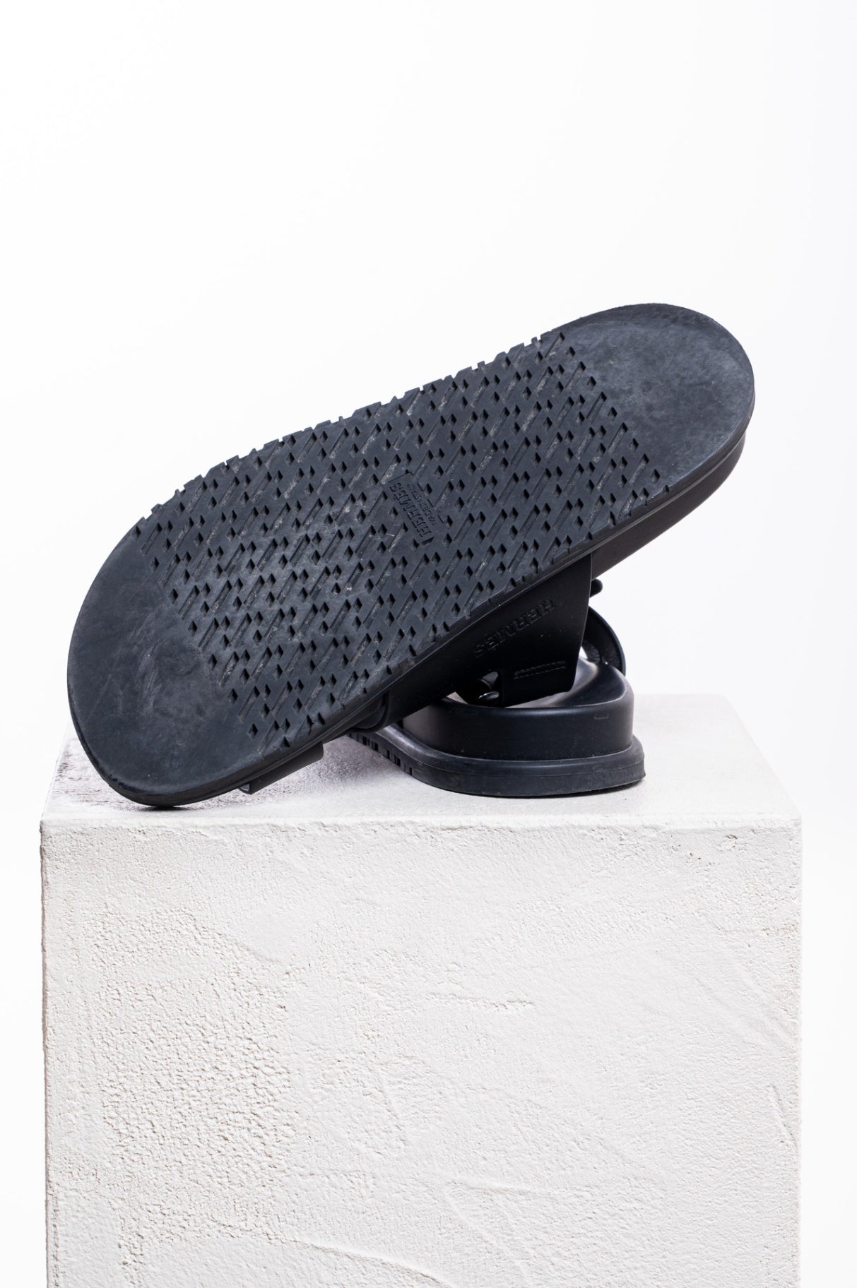 Black Chypre Sandal