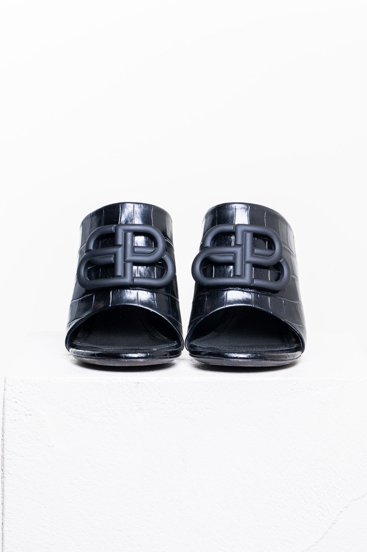 Black Croc Oval BB Sandals