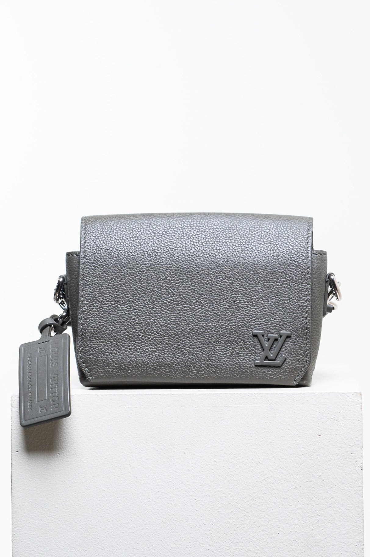 Gray Calfskin Aerogram Fastline Wearable Wallet