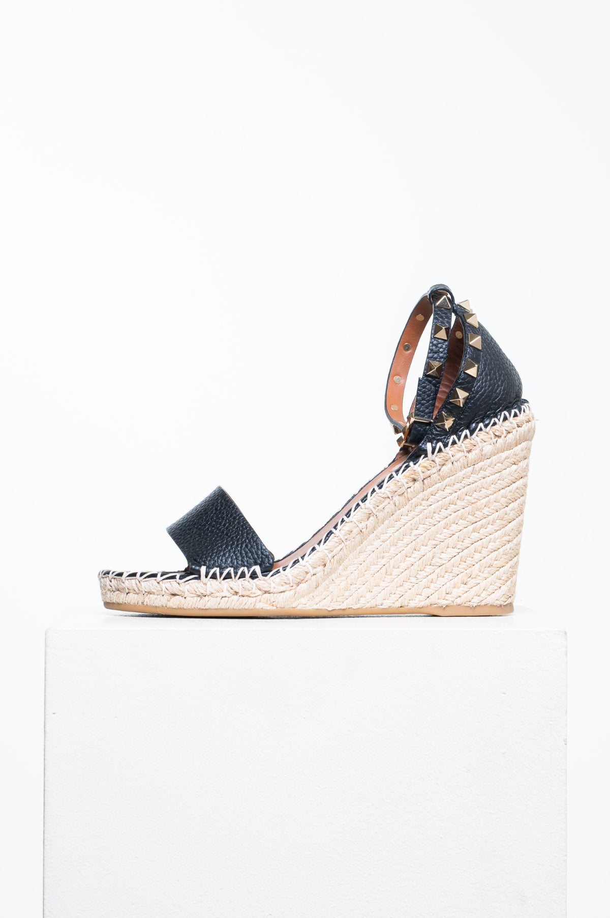 Black Double Rockstud Grainy Calfskin Wedge Sandals