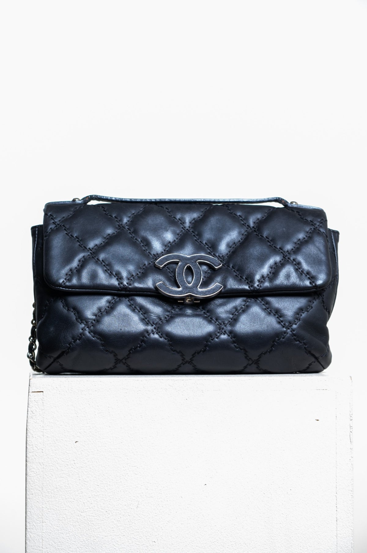 Black Lambskin Hamptons Flap
