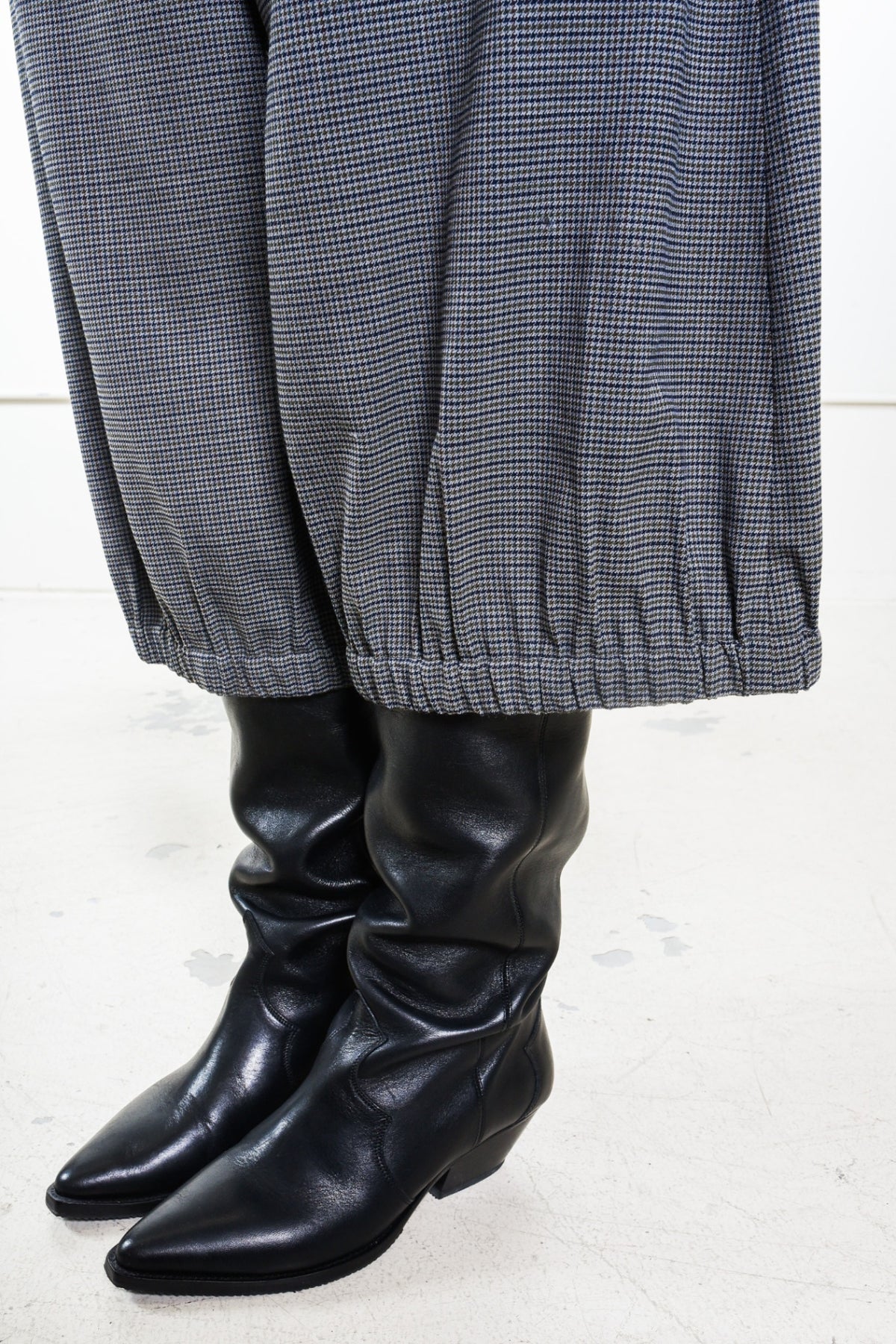 Gray Mini Houndstooth Pull-On Cropped Balloon Pants
