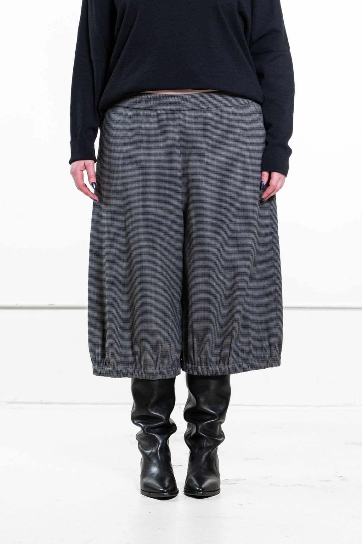 Gray Mini Houndstooth Pull-On Cropped Balloon Pants