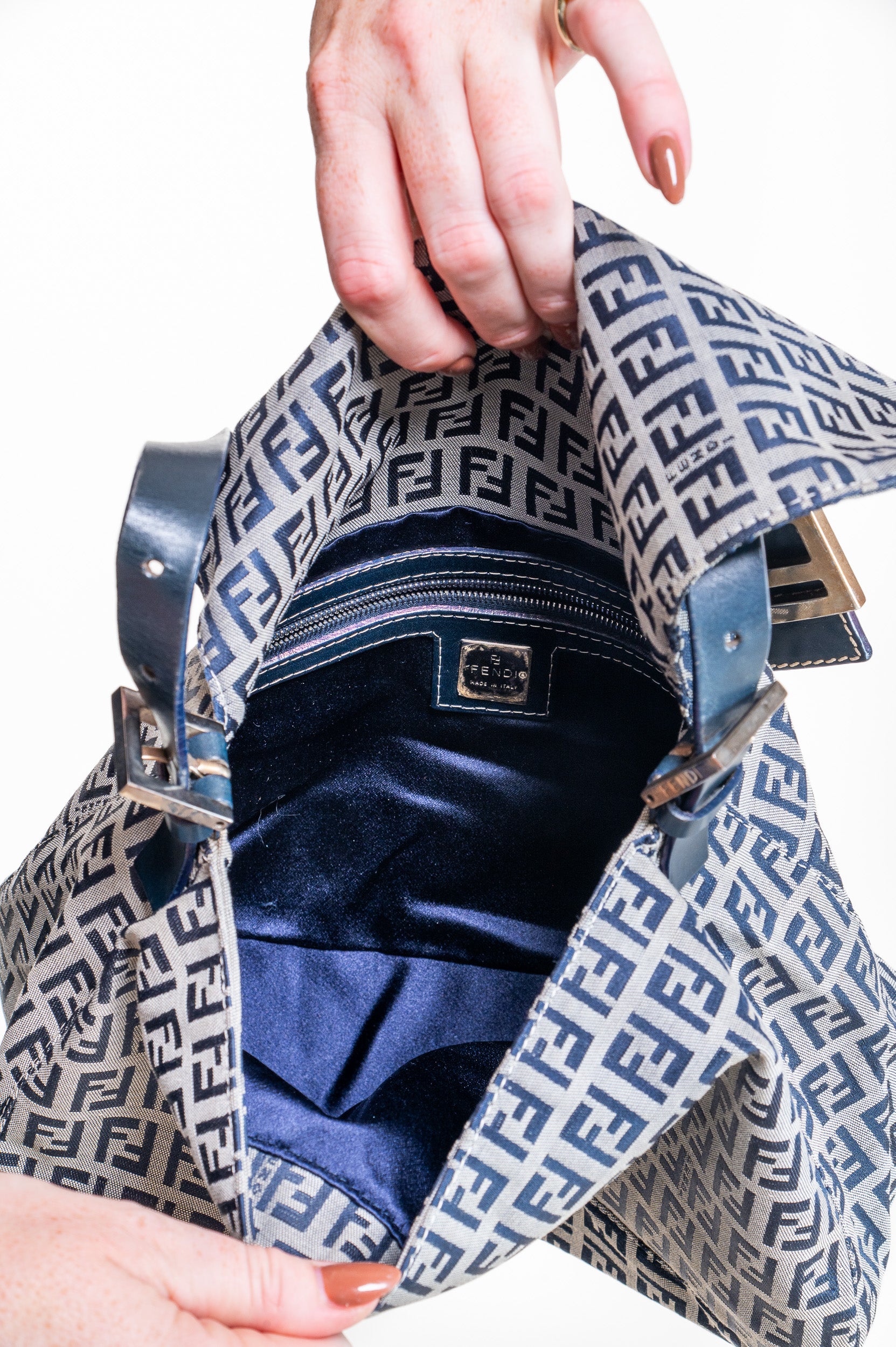 Vintage Zucchino Navy Canvas Mamma Baguette
Shoulder Bag