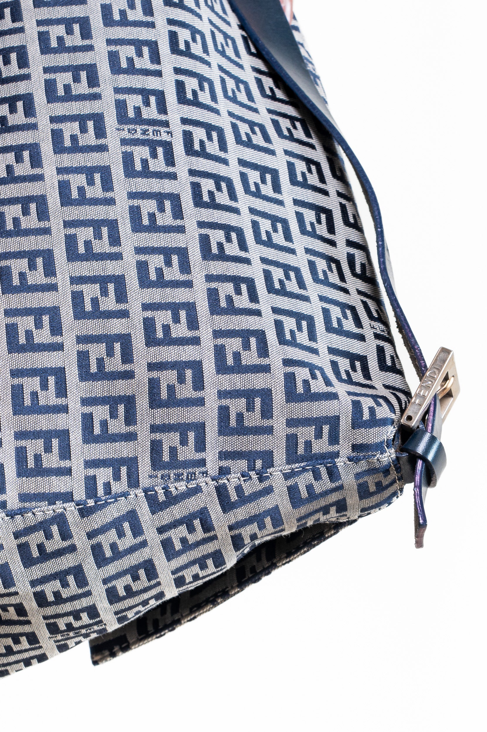 Vintage Zucchino Navy Canvas Mamma Baguette
Shoulder Bag