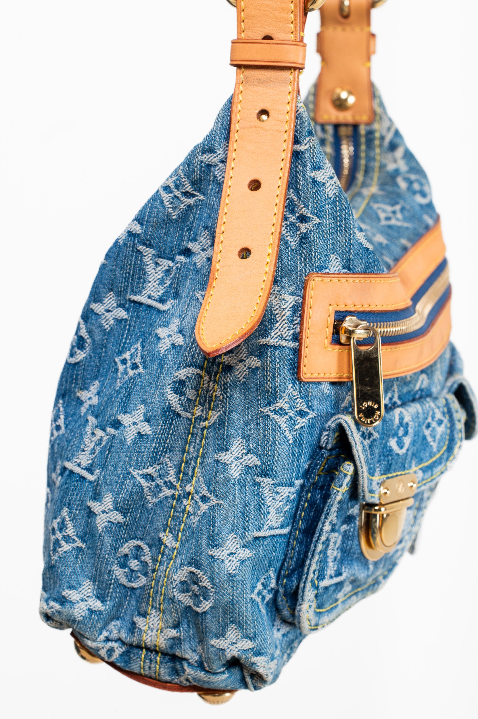 Vintage Monogram Denim Buggy PM
Shoulder Bag