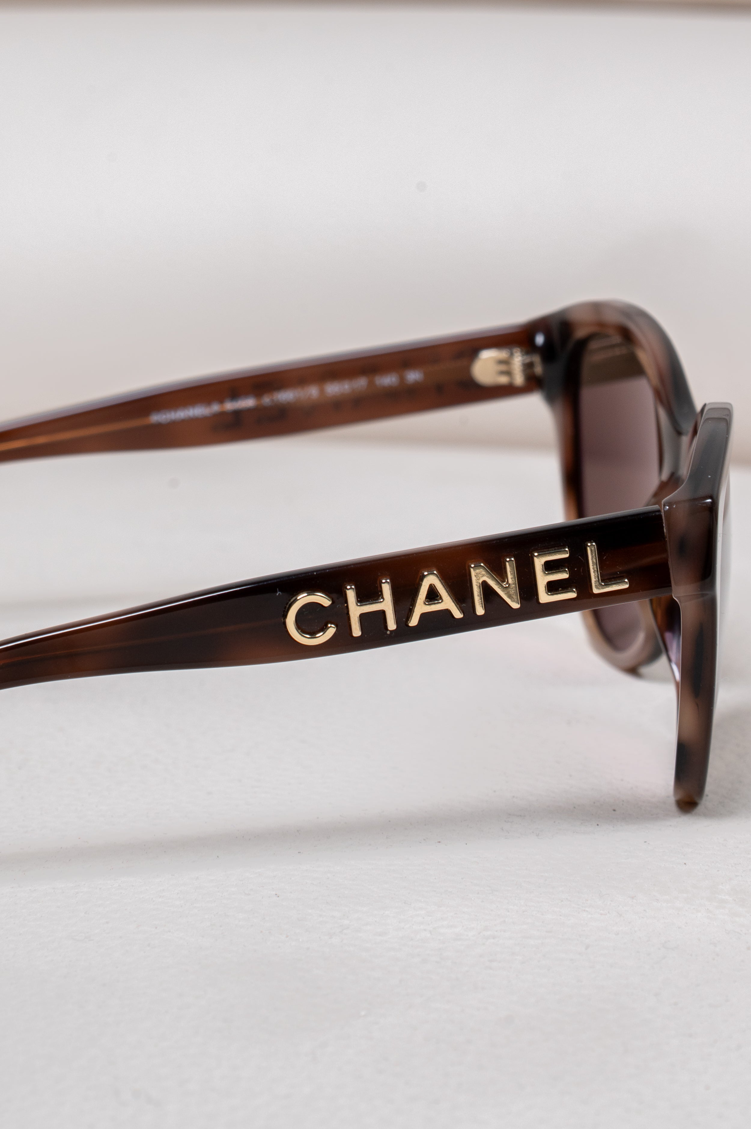 Brown Round Cat-Eye Sunglasses