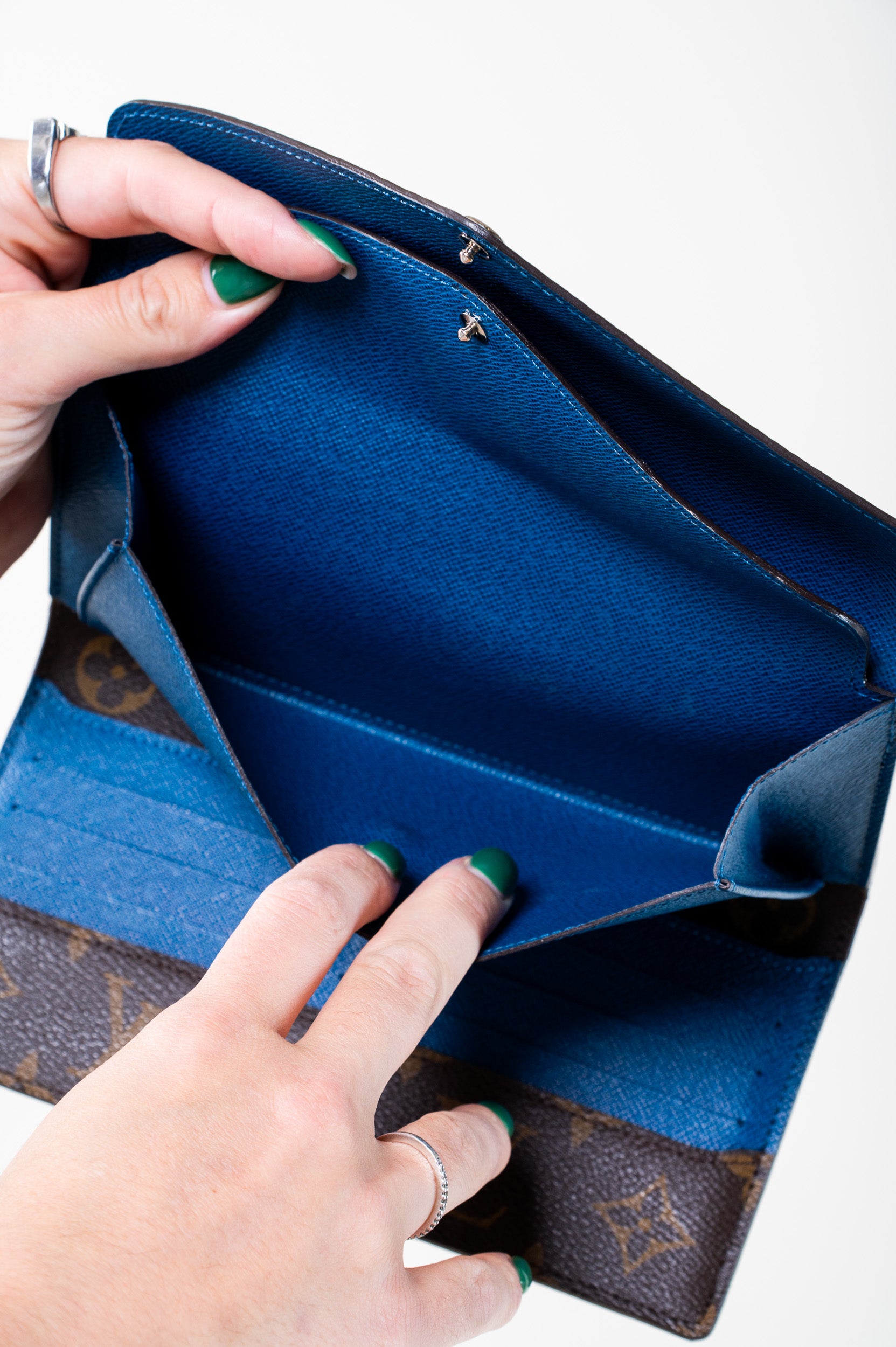 Additional inside view of Louis Vuitton Monogram Blue Epi Marie-Lou Long Wallet