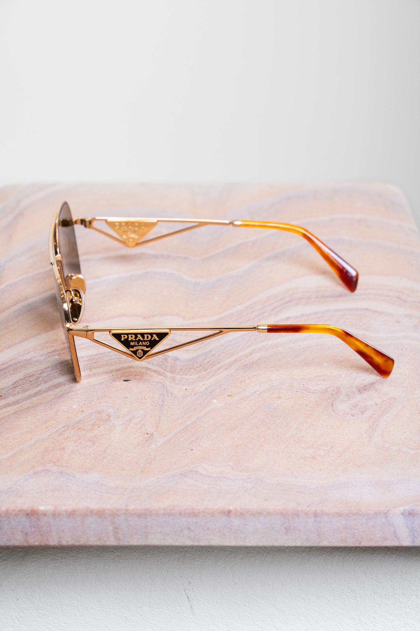 Gold Aviator Metal Frame Sunglasses
