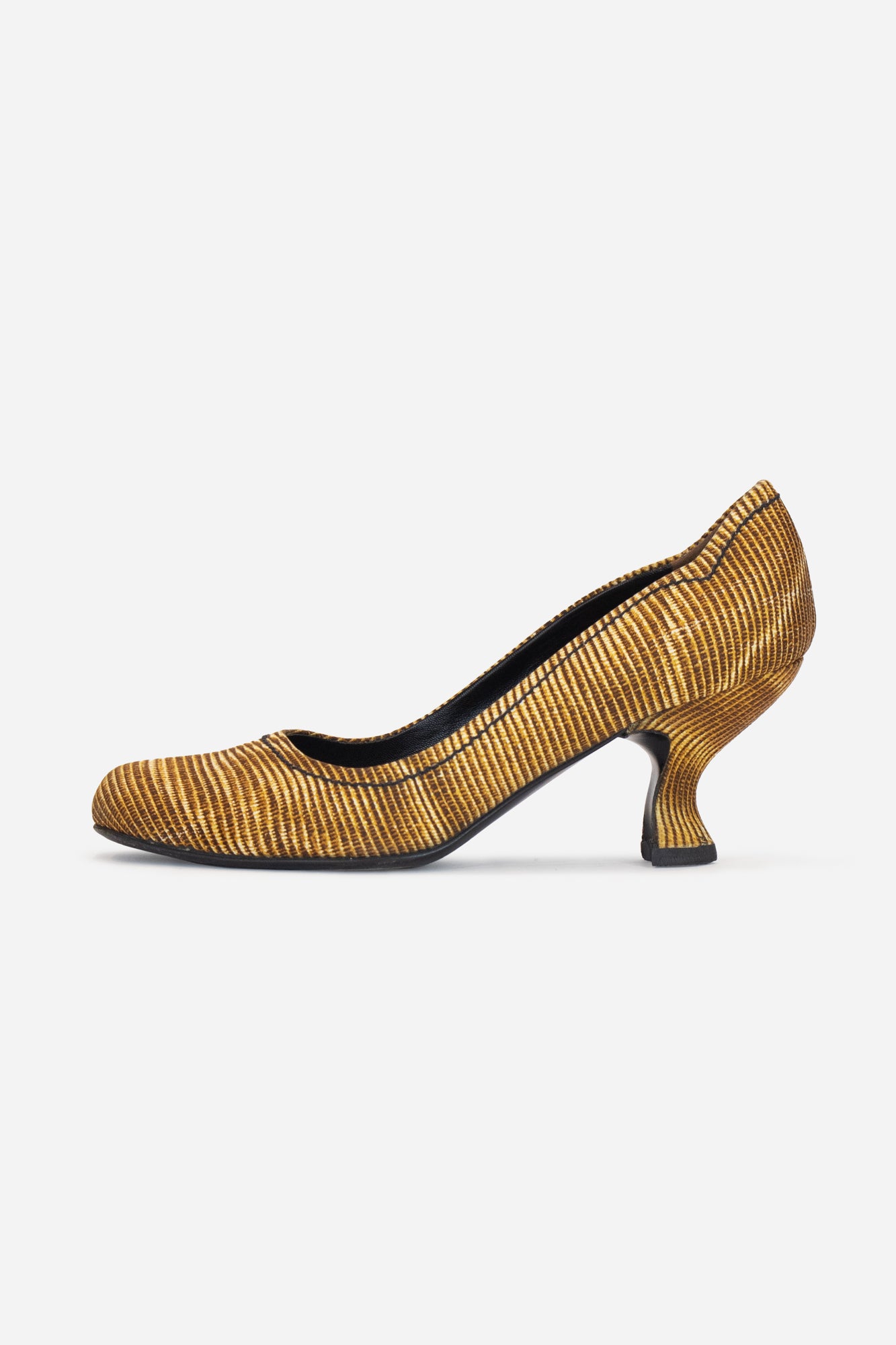 Golden Striped Wavy Cut Pumps