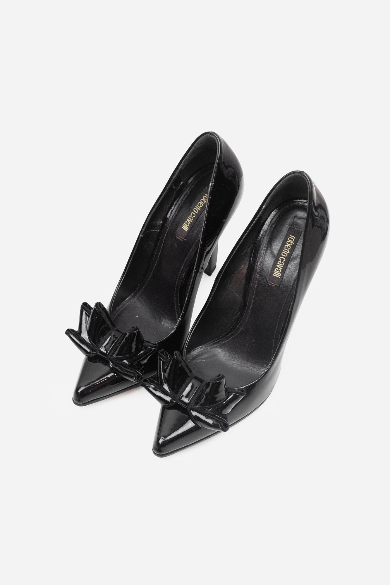 Black patent pumps with bow hotsell