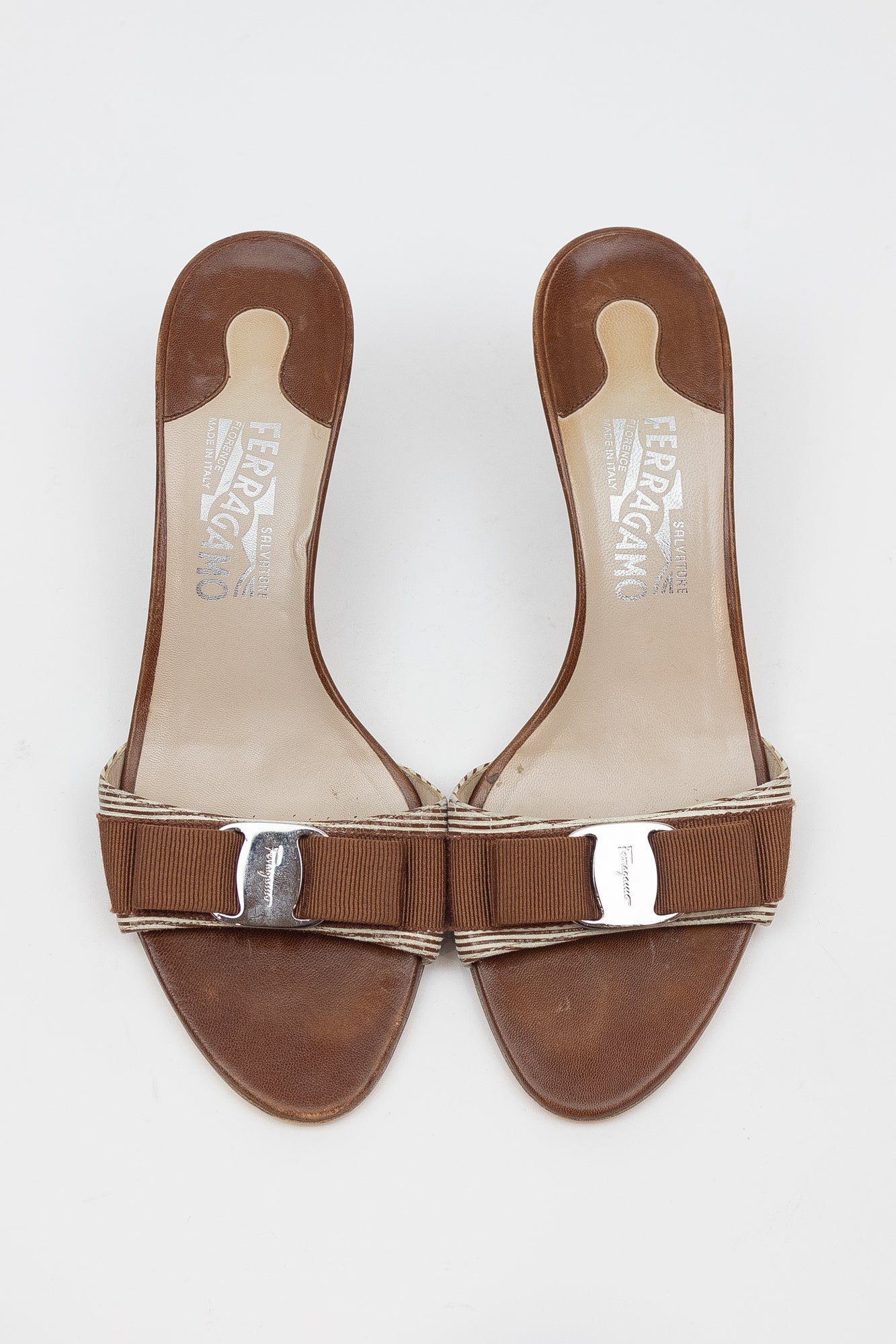 Brown Bow Striped Kittle Heel