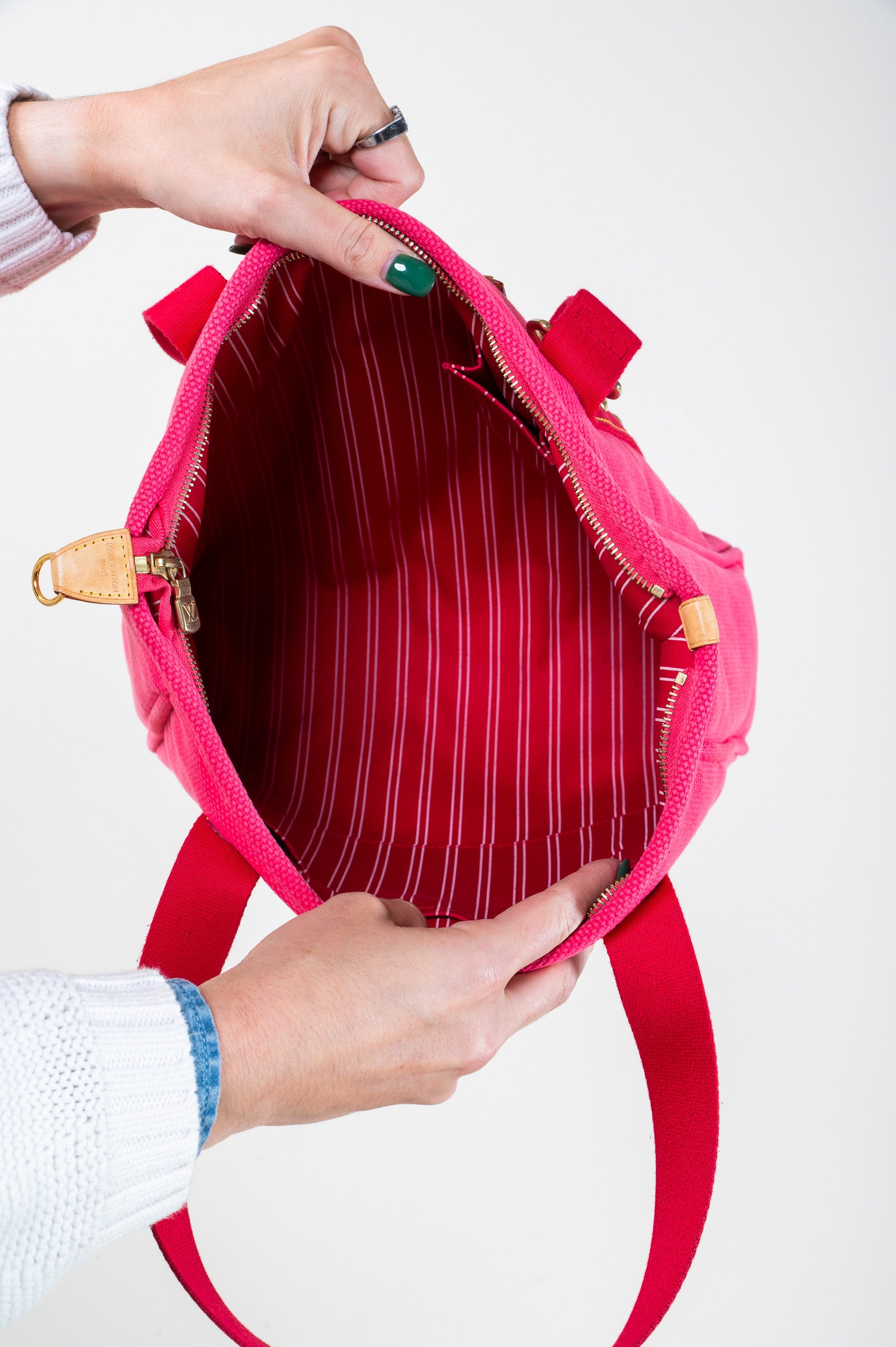 Inside view of Louis Vuitton Cabas MM Rose Antigua tote handbag