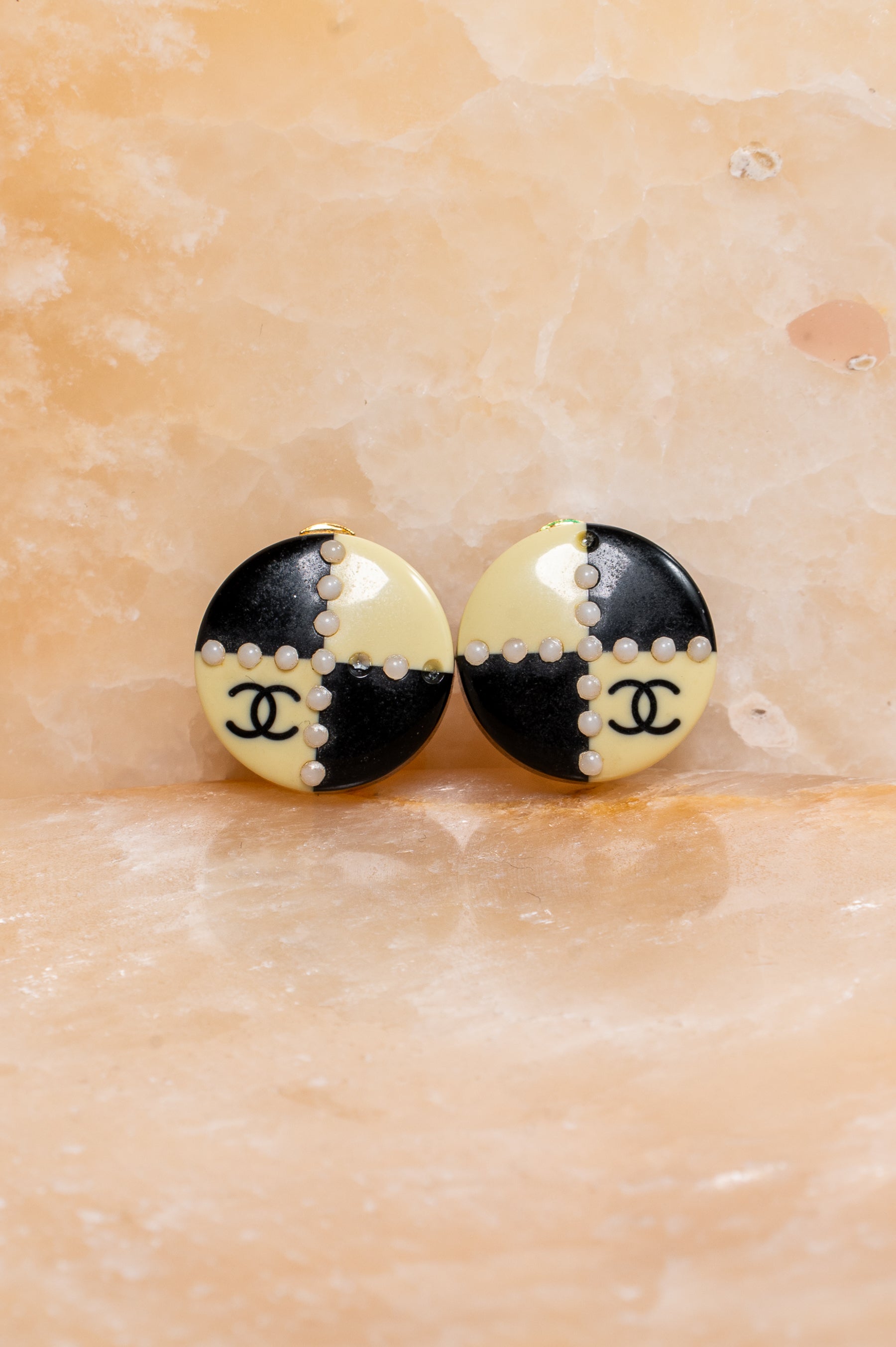 2002 Vintage Black Ivory Cocomark Clip On Earring