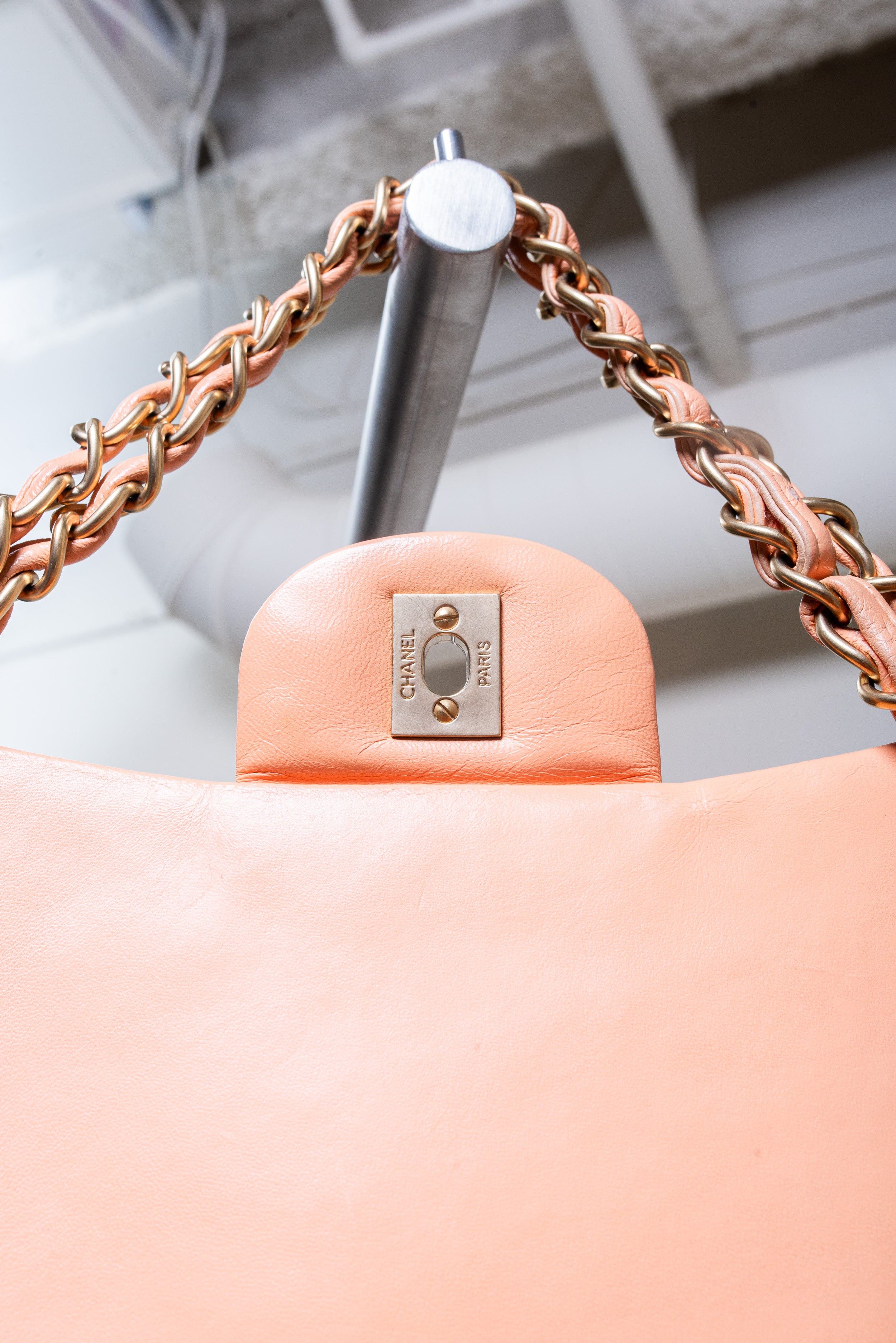 Classic Single Jumbo Flap in Peach Calfskin