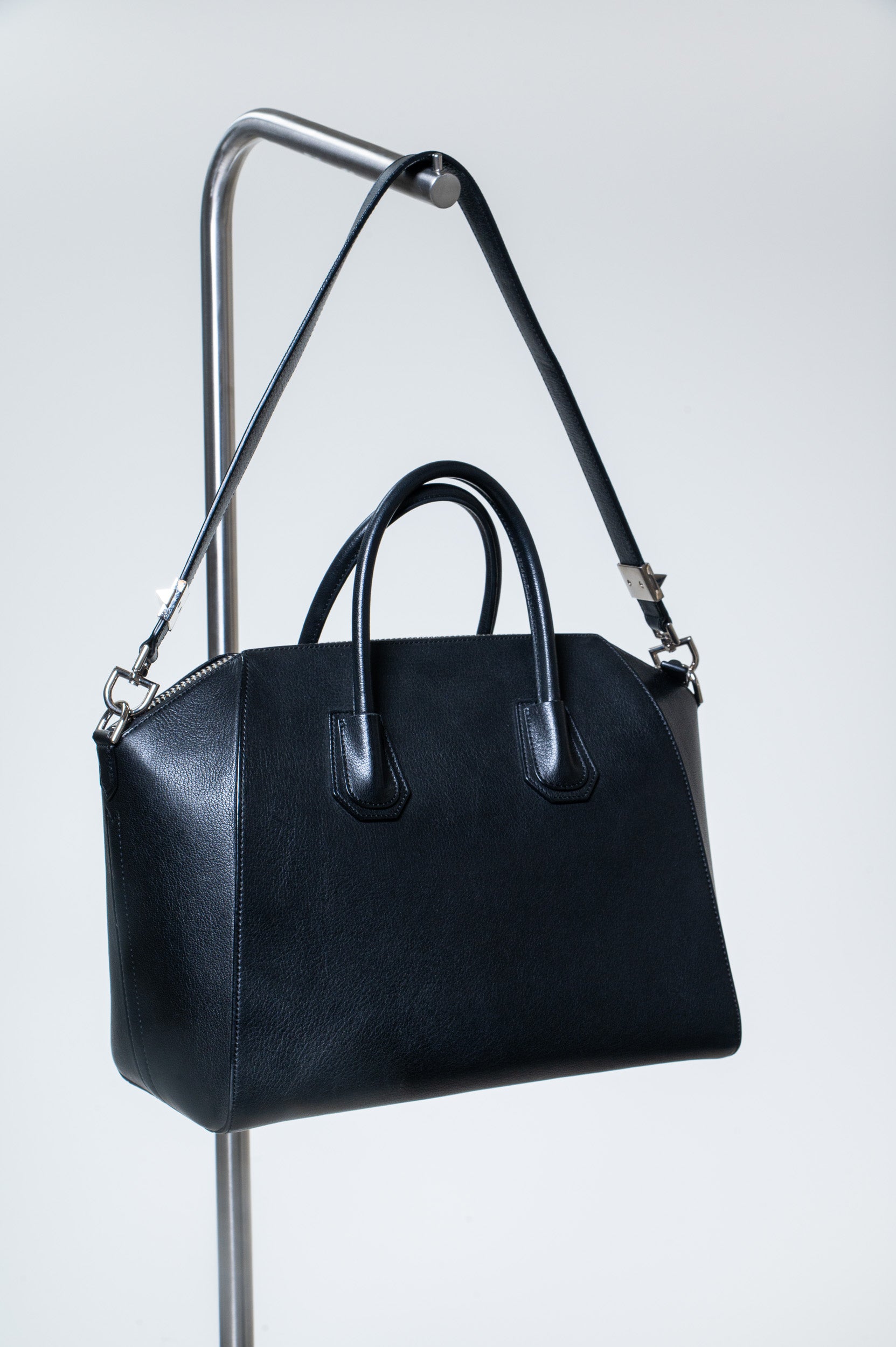 Black Medium Antigona Bag Leather