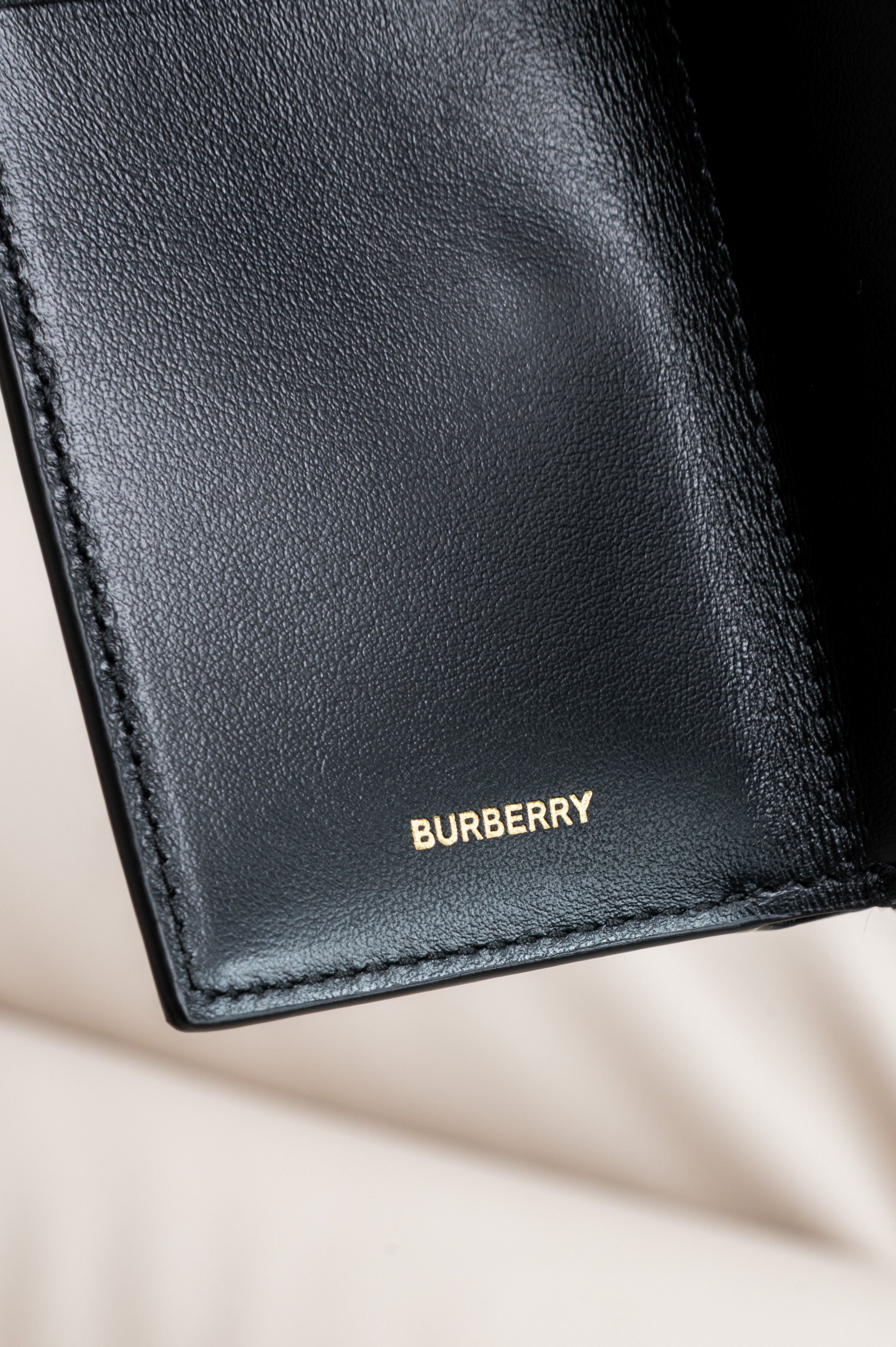 Black Tri-Fold Sidney Wallet