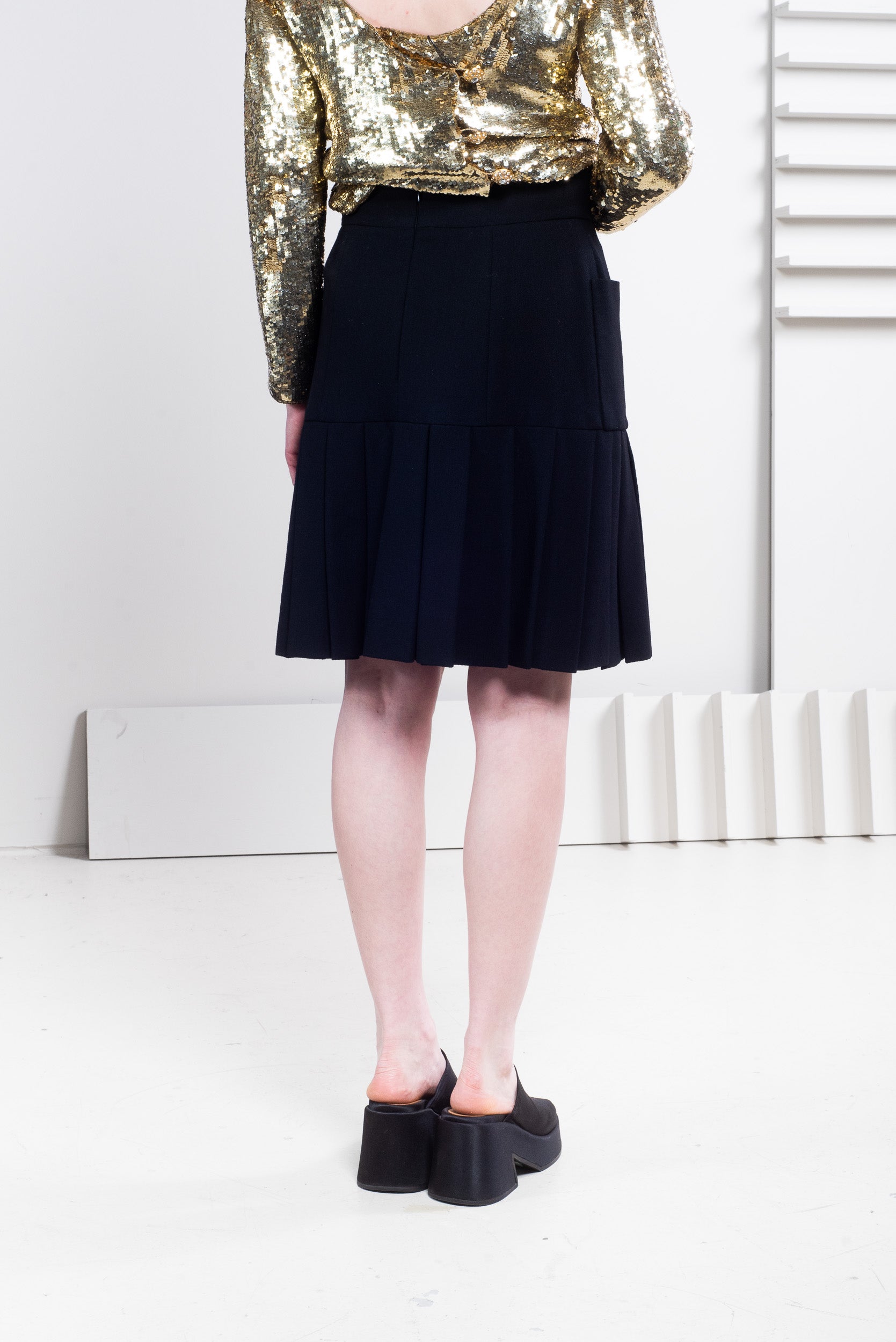 Vintage Black Pleated Knee Length Skirt w/ Pockets