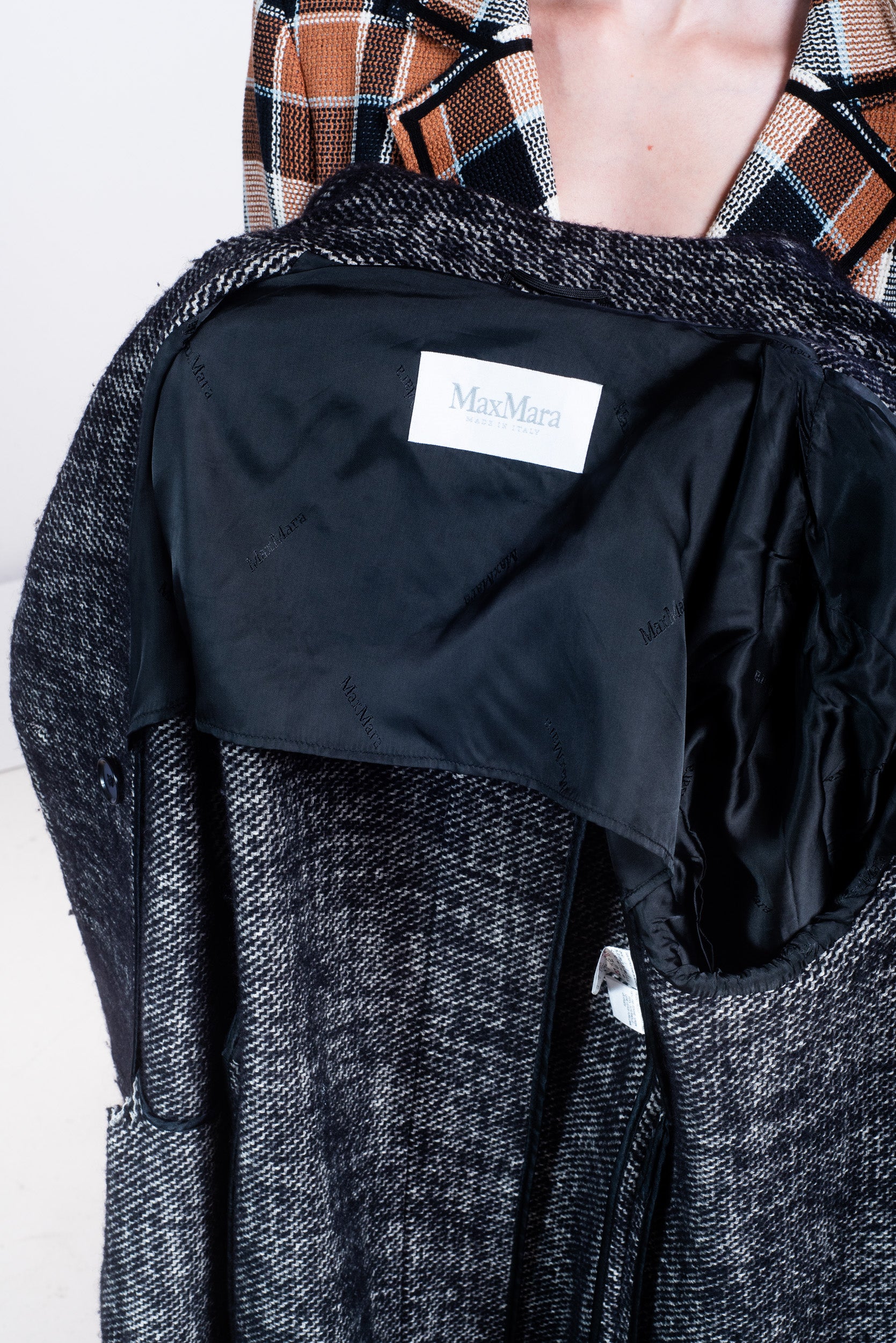 Inside view of 'S Max Mara Black Cashmere & Wool Blend Midi Coat