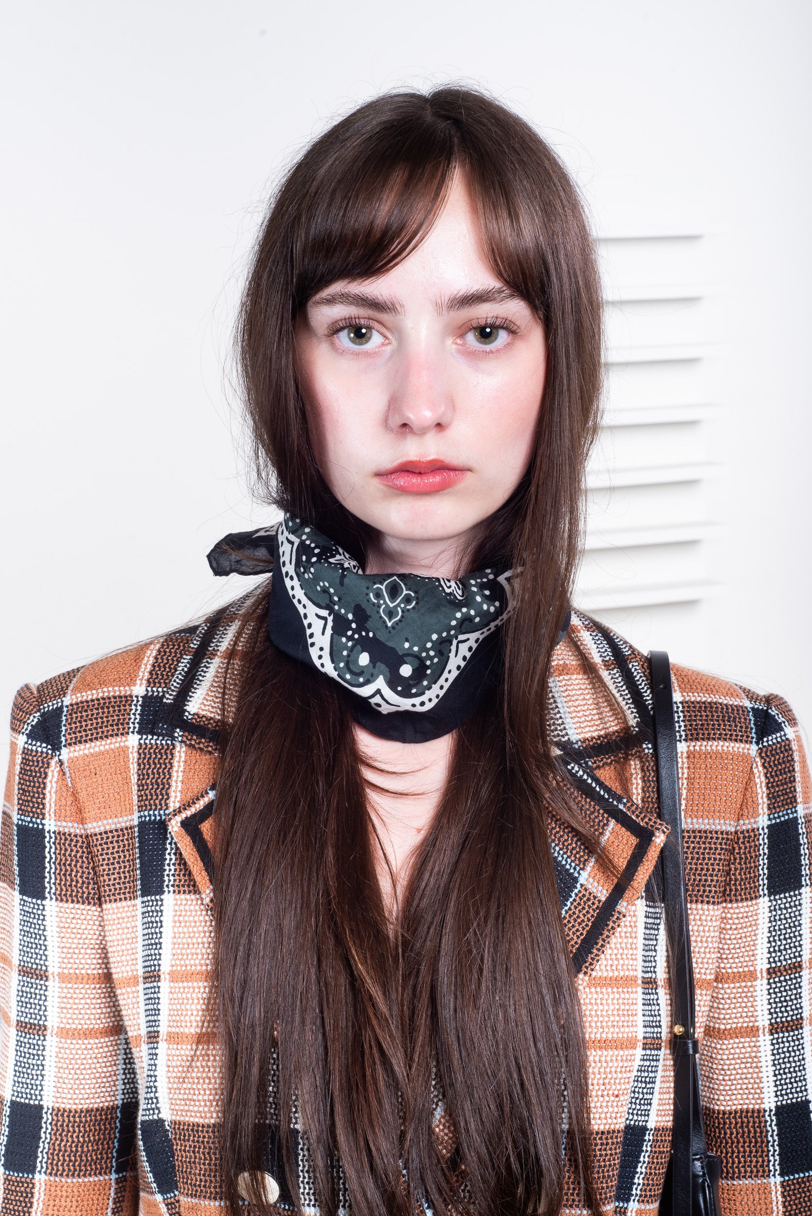Black and White Paisley-Print Crinkled Scard